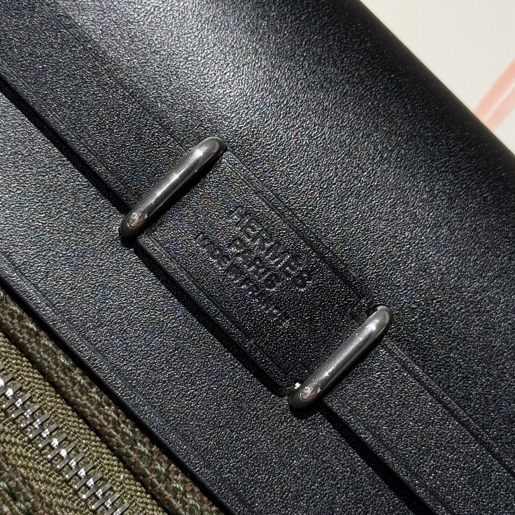 Sac à dos HM HERBAG avec boucle argentée, taille 20, toile verte armée et cuir de vache Hunter 243350