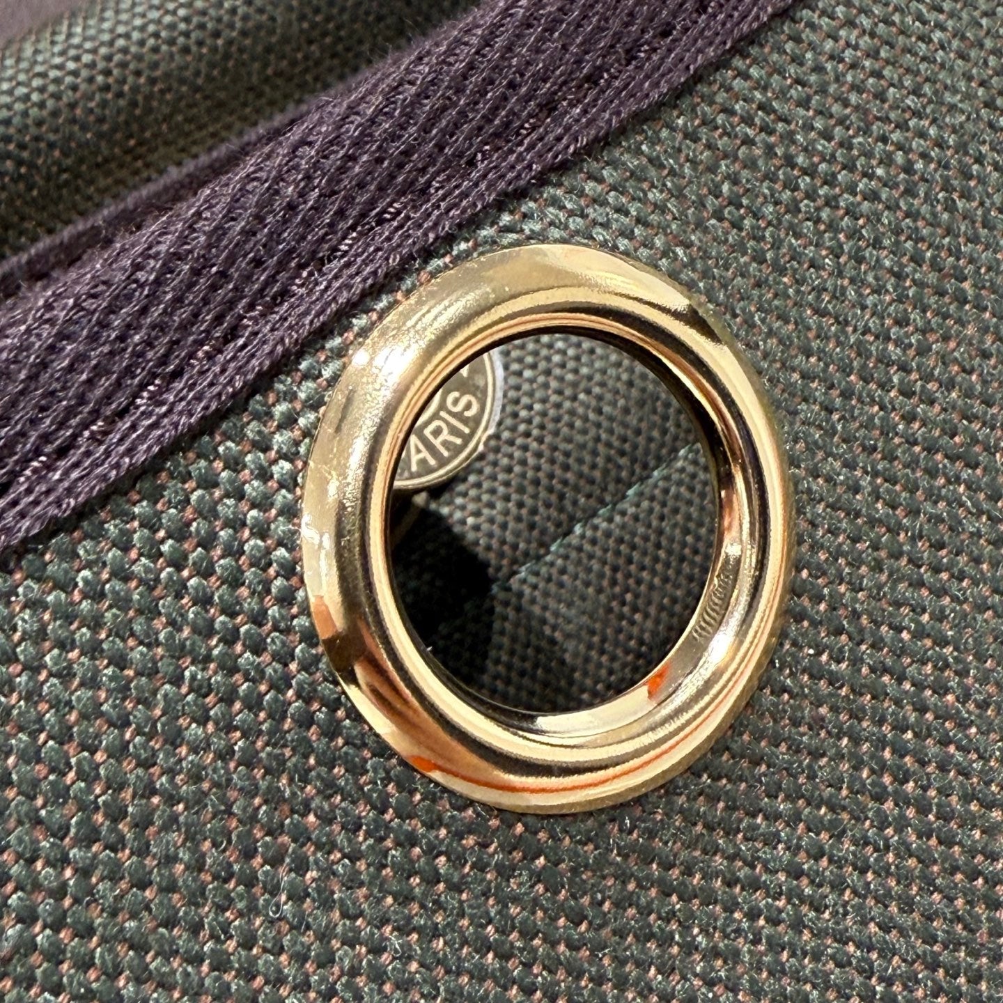 Sac à dos HM Mini Herbbag avec boucle dorée, 20 pouces, toile vert armée et cuir de vache Hunter 243360