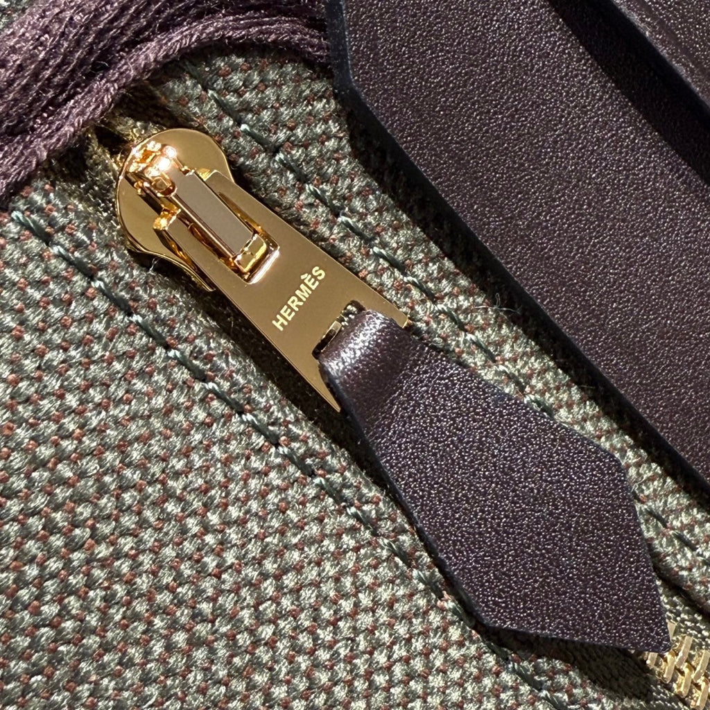 Sac à dos HM Mini Herbbag avec boucle dorée, 20 pouces, toile vert armée et cuir de vache Hunter 243360