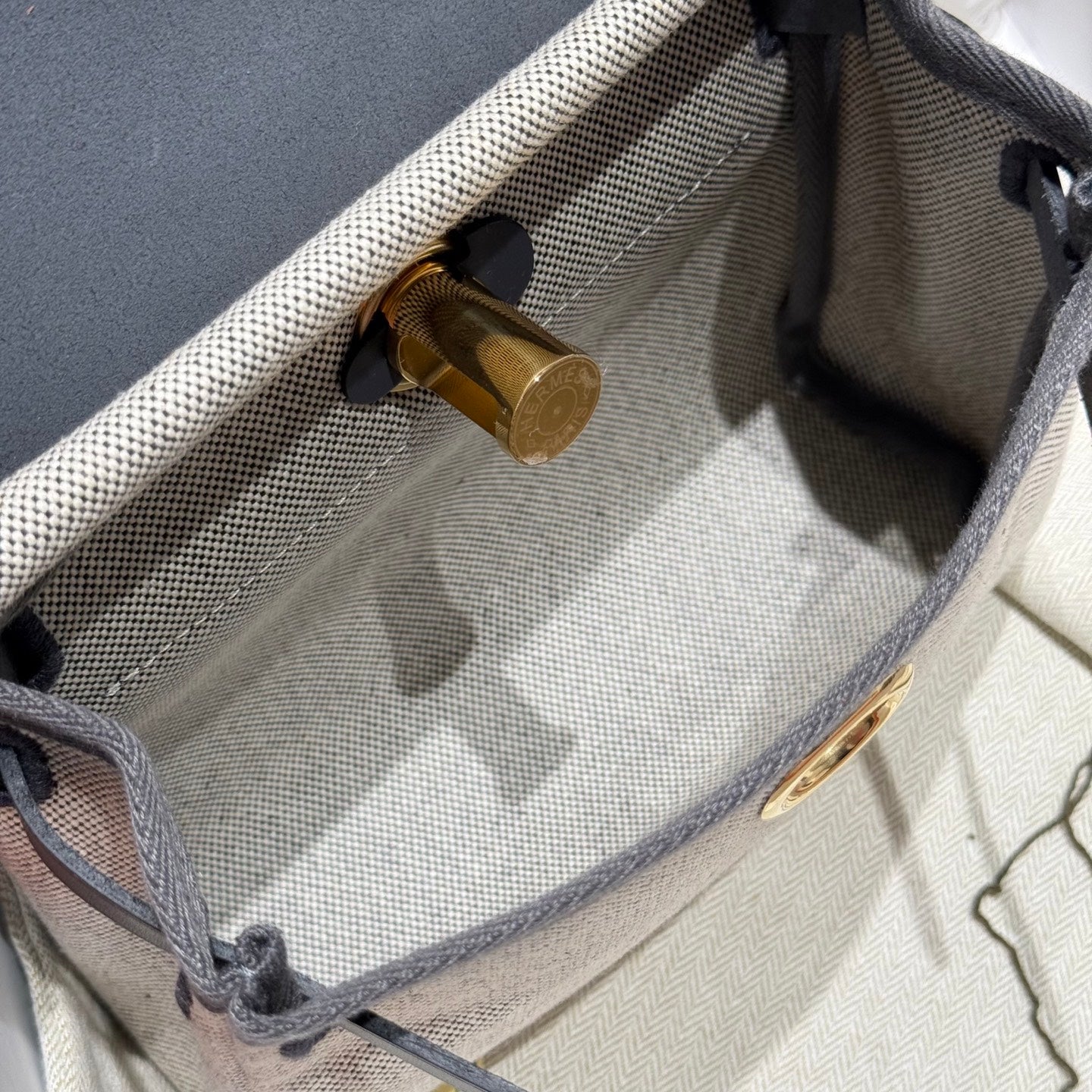 HM MINI HERBAG BOUCLE DORÉE 20 TOILE GRIS BEIGE ET CUIR DE VACHE HUNTER 243285