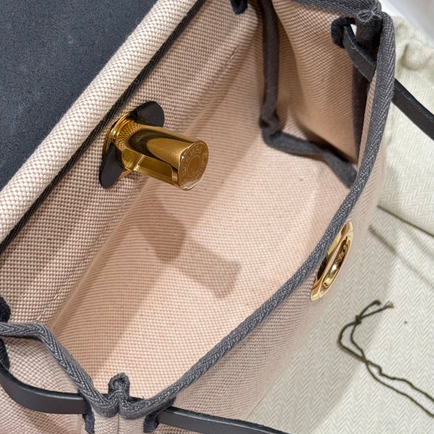 Sac à main HM Mini Herbbag avec boucle dorée, toile crème et cuir de vache Hunter, taille 20, 243275