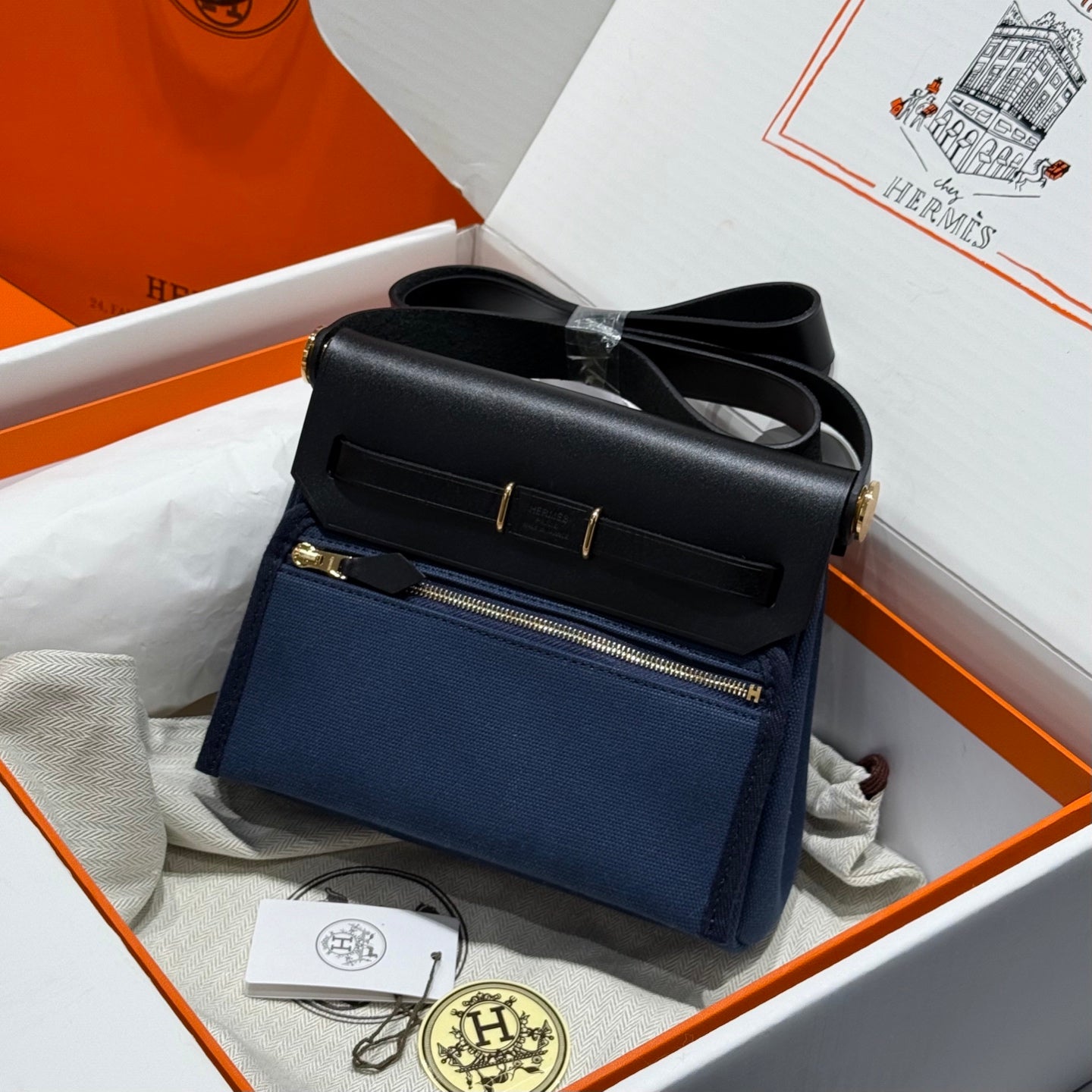 HM MINI HERBAG BOUCLE DORÉE 20 TOILE BLEU MARINE ET CUIR DE VACHE HUNTER 243255