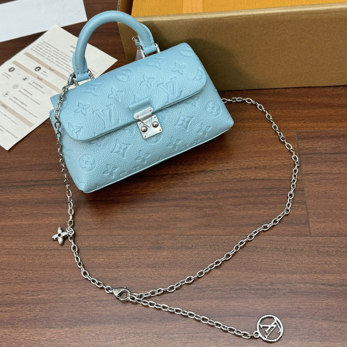 NANO MADELEINE 21CM CUIR DE VACHE GRAINÉ AZUR FROST