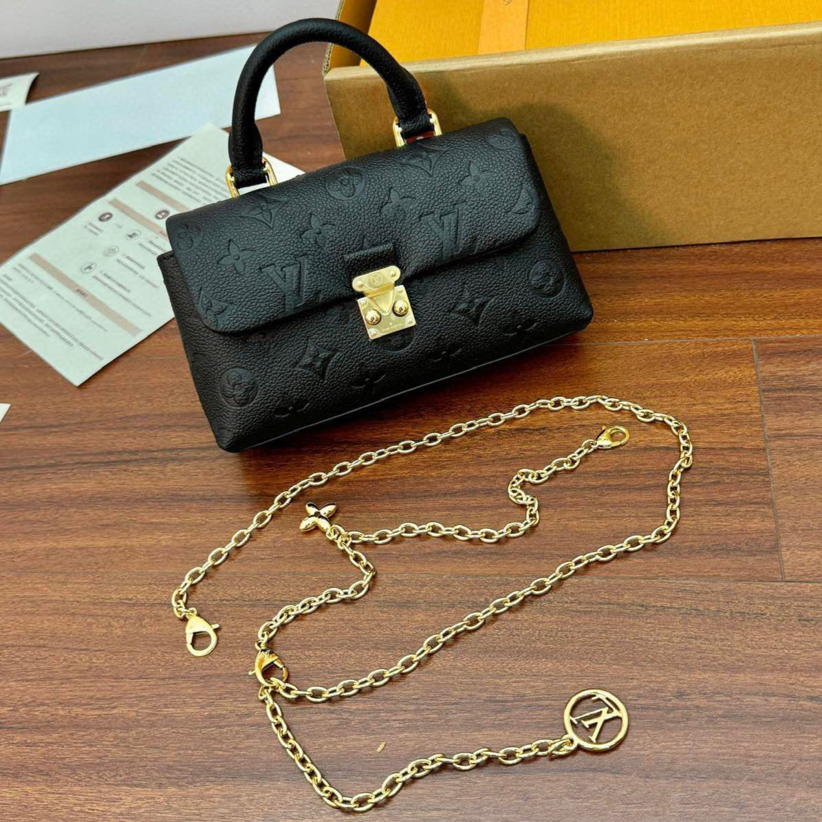 NANO MADELEINE 21CM CUIR DE VACHE GRAINÉ NOIR