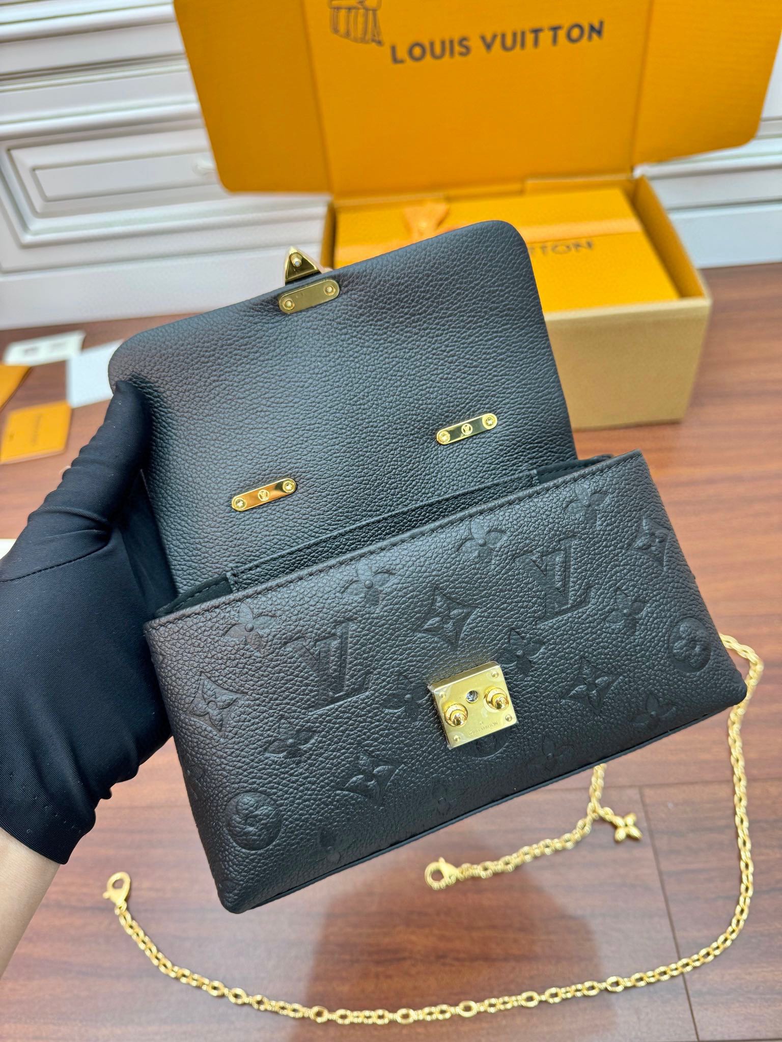 NANO MADELEINE 21CM CUIR DE VACHE GRAINÉ NOIR