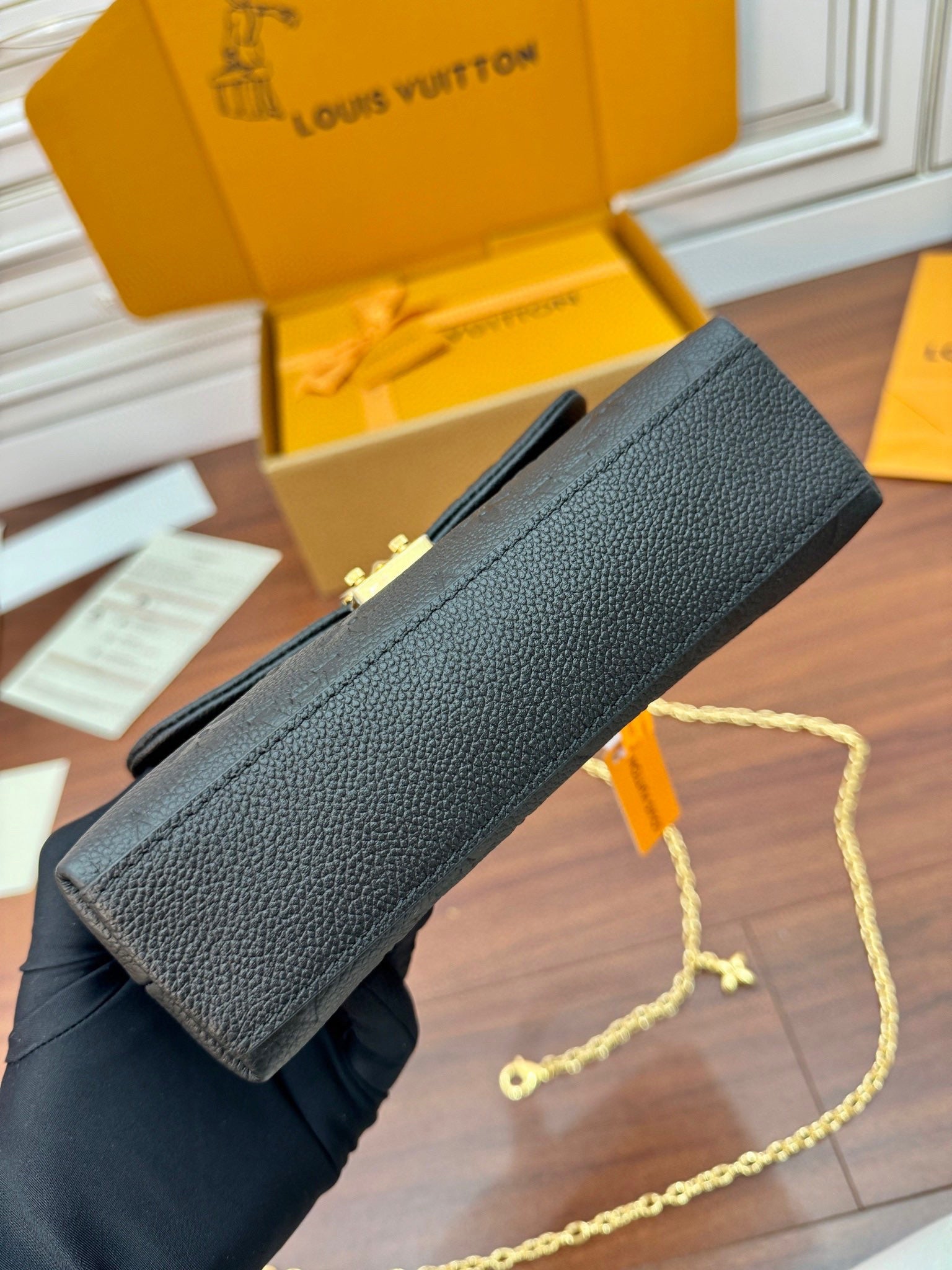 NANO MADELEINE 21CM CUIR DE VACHE GRAINÉ NOIR