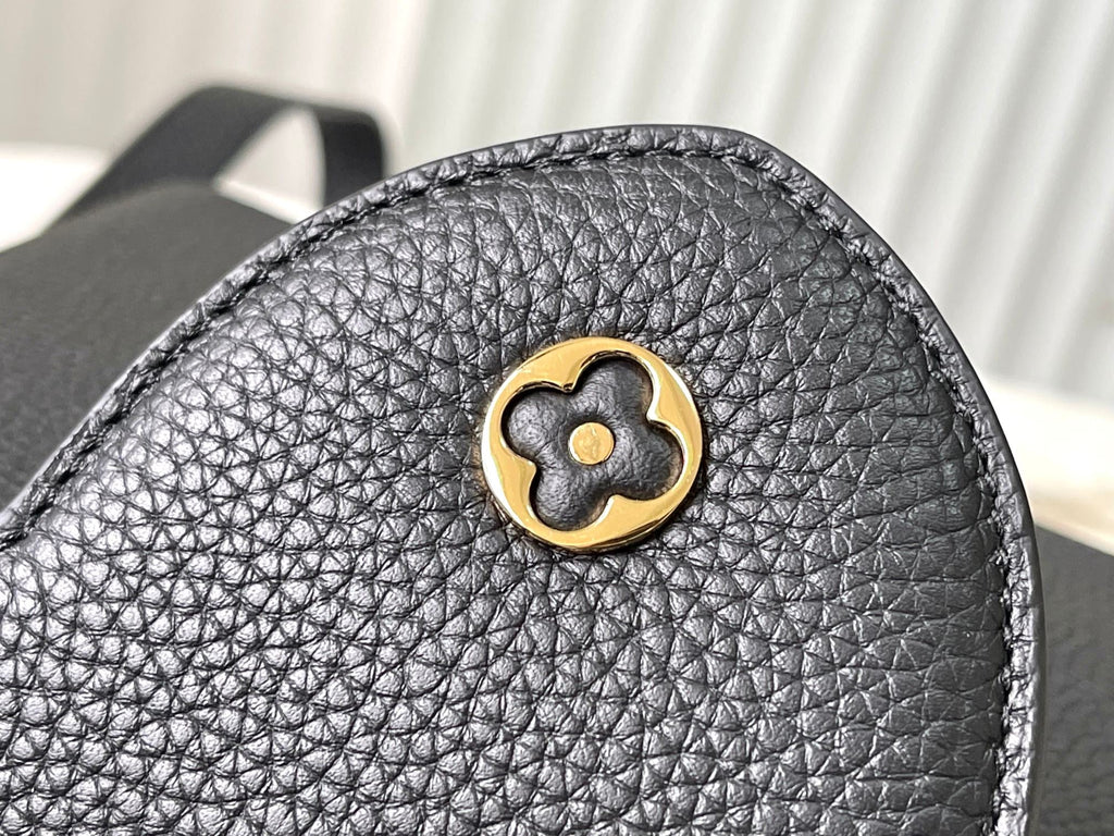 CAPUCINES MM 31.5 BLACK TAURILLON LEATHER GOLD HARDWARE