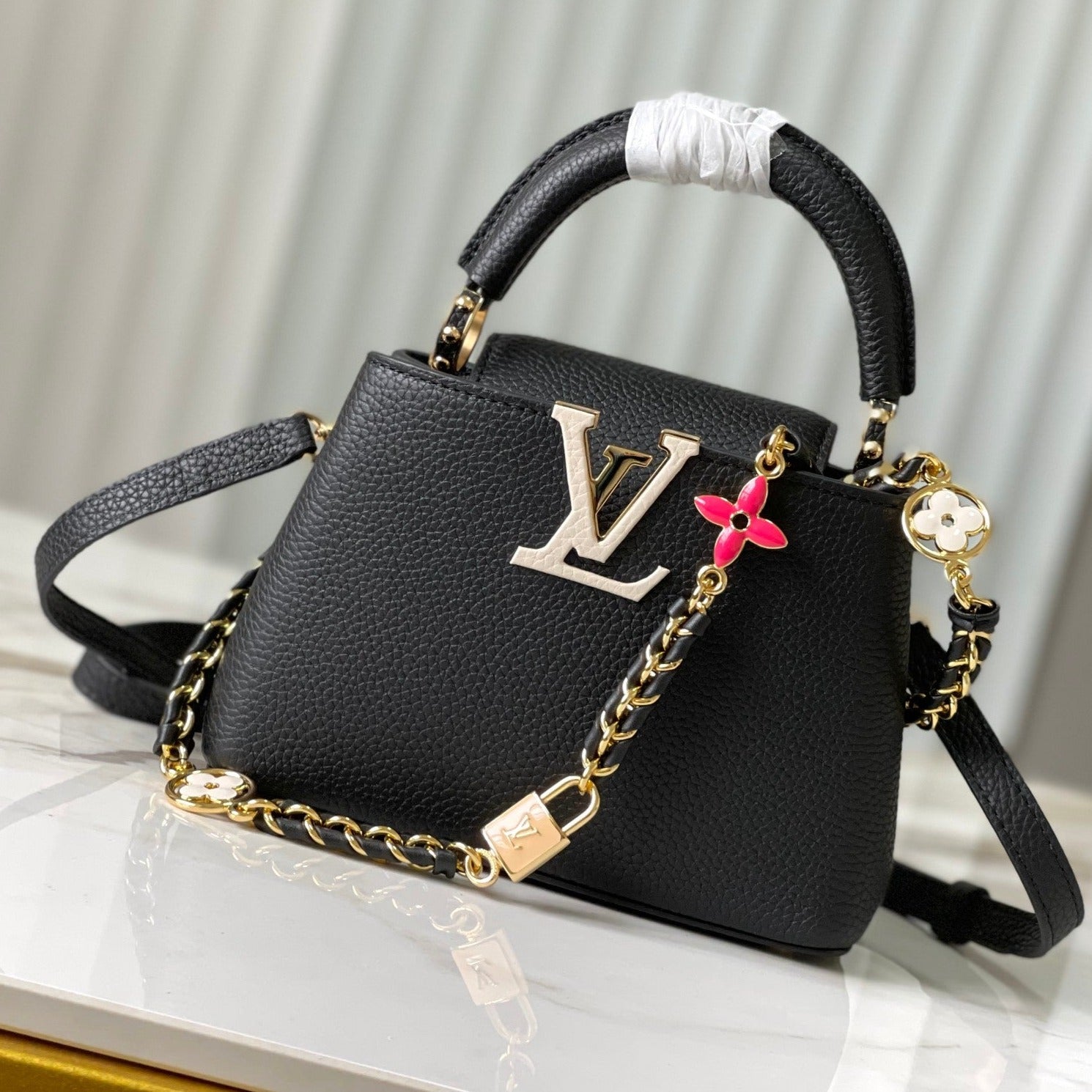 CAPUCINES MINI 21 CUIR TAURILLON NOIR ACIER DORÉ