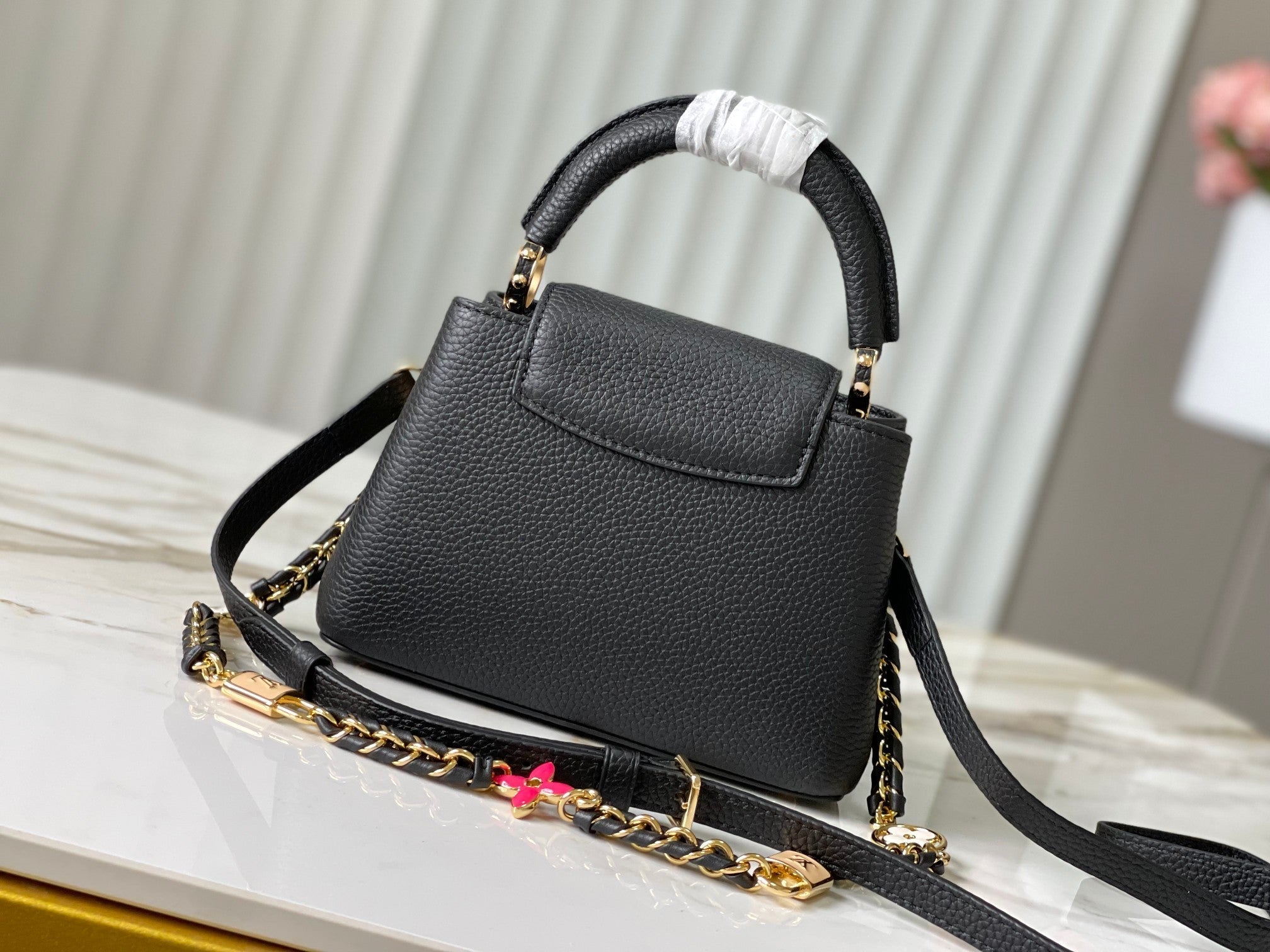 CAPUCINES MINI 21 CUIR TAURILLON NOIR ACIER DORÉ