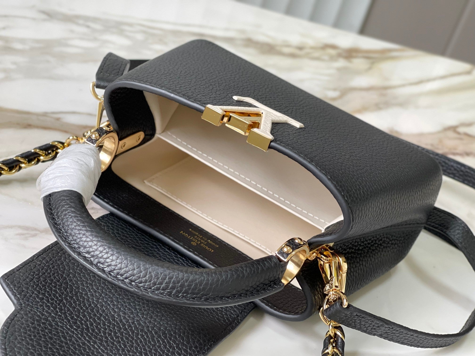 CAPUCINES MINI 21 BLACK TAURILLON LEATHER GOLD HARDWARE