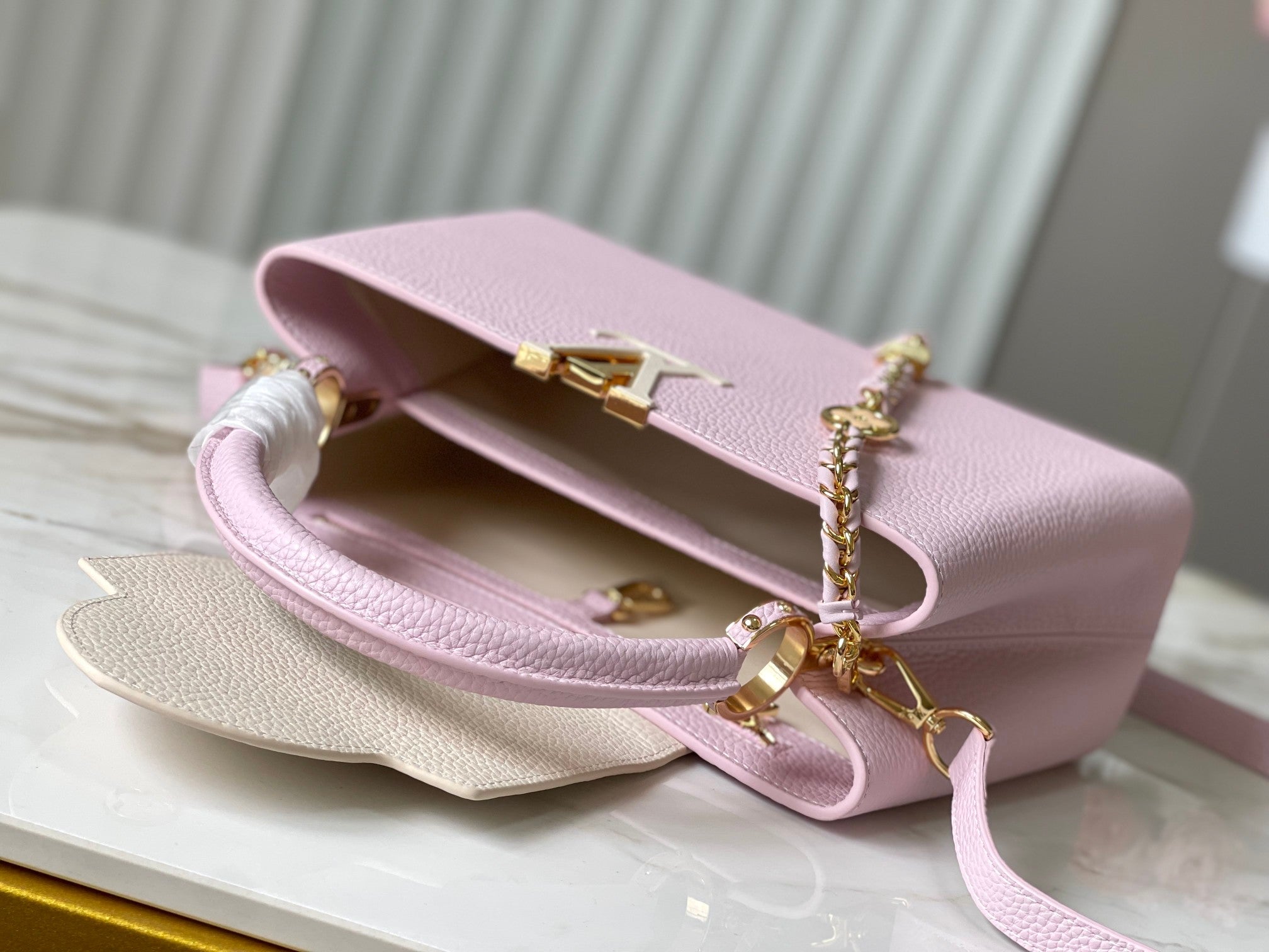 CAPUCINES MM 31,5 CUIR TAURILLON ROSE QUINCAILLERIE DORÉ