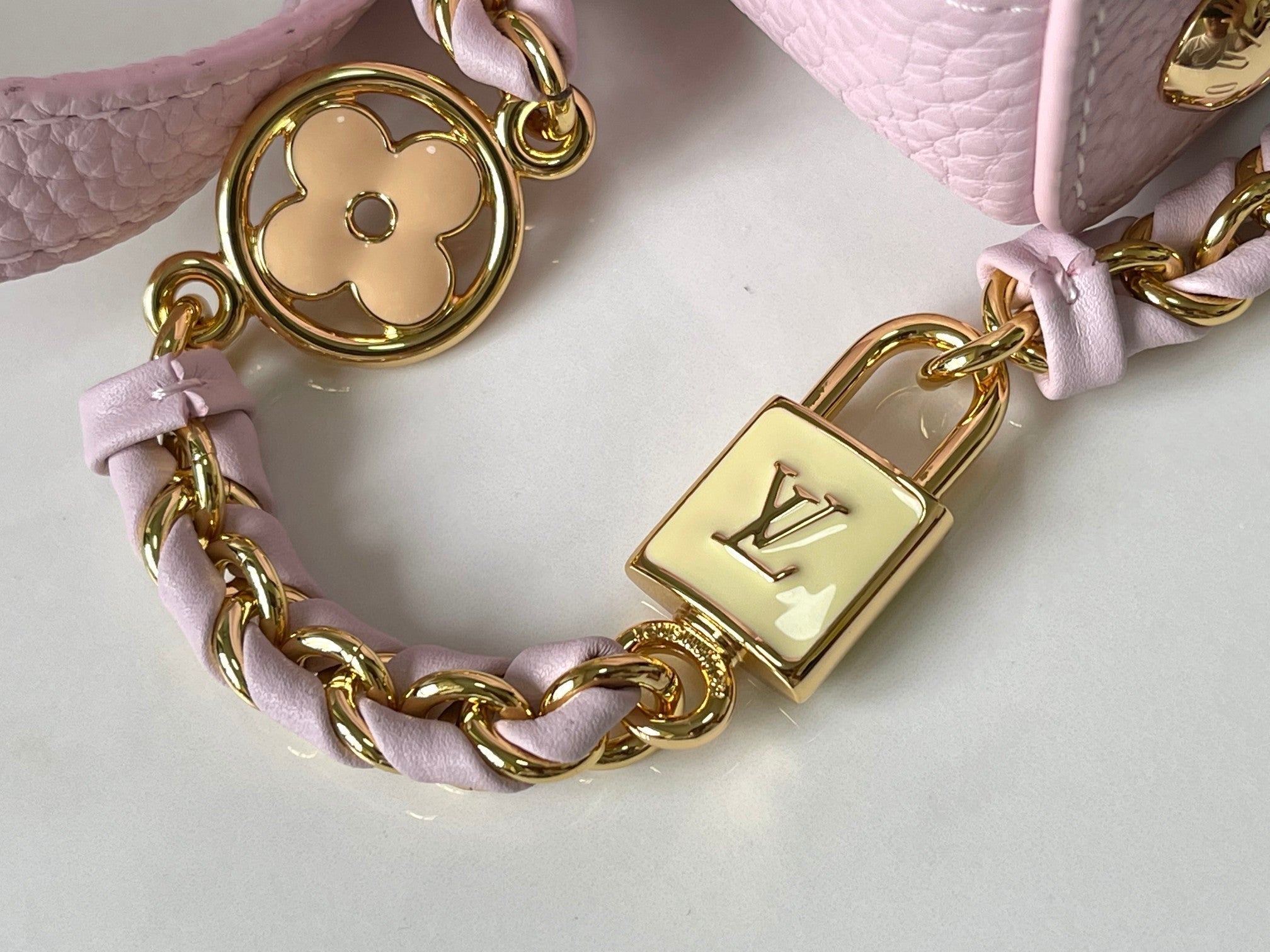 CAPUCINES BB 27 PINK TAURILLON LEATHER GOLD HARDWARE