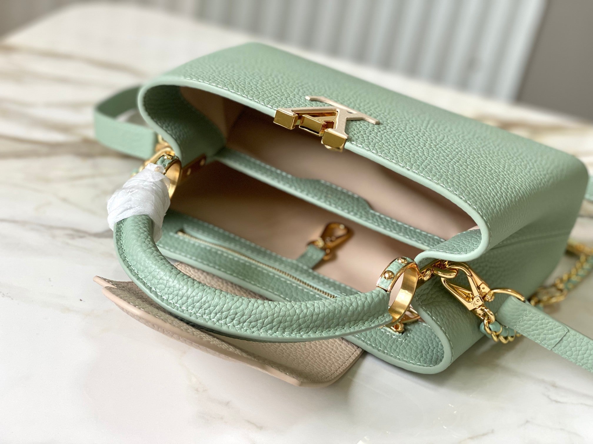 CAPUCINES BB 27 CUIR TAURILLON VERT BEIGE QUINCAILLERIE DORÉ
