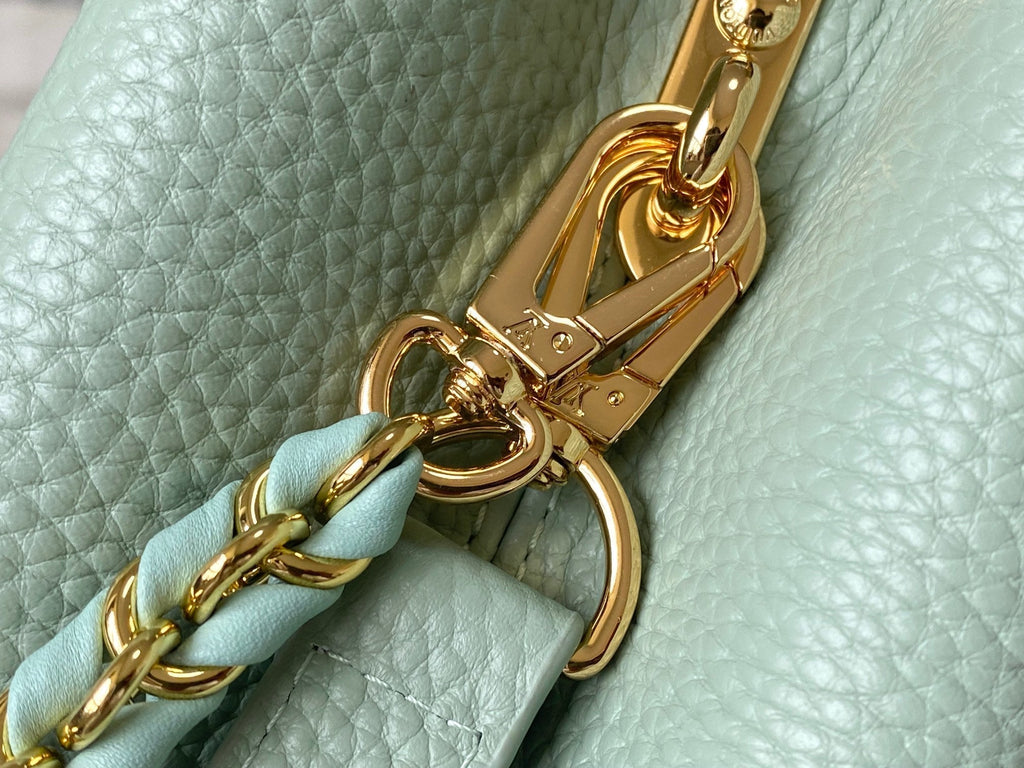CAPUCINES BB 27 CUIR TAURILLON VERT BEIGE QUINCAILLERIE DORÉ