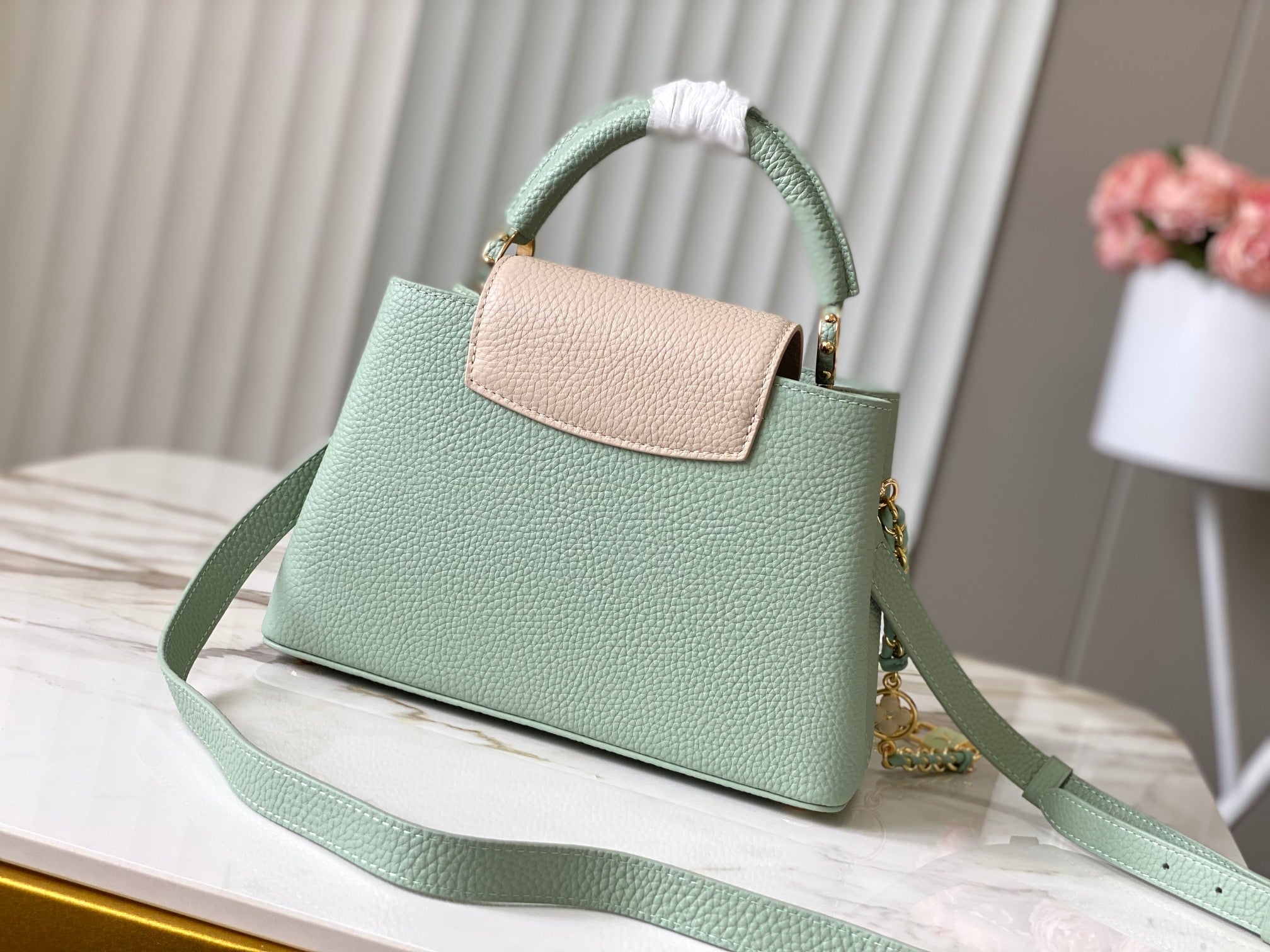 CAPUCINES BB 27 CUIR TAURILLON VERT BEIGE QUINCAILLERIE DORÉ