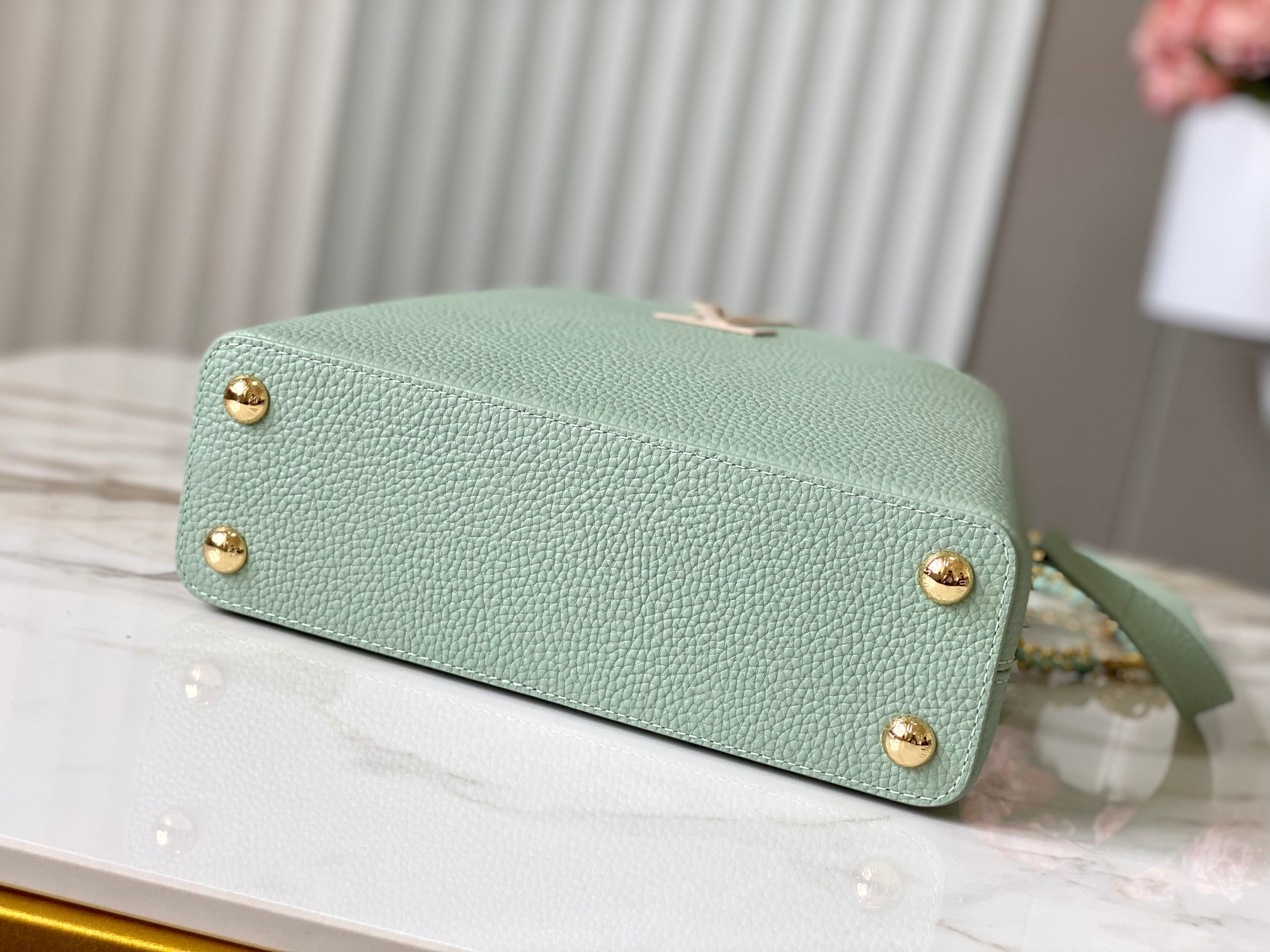 CAPUCINES BB 27 CUIR TAURILLON VERT BEIGE QUINCAILLERIE DORÉ