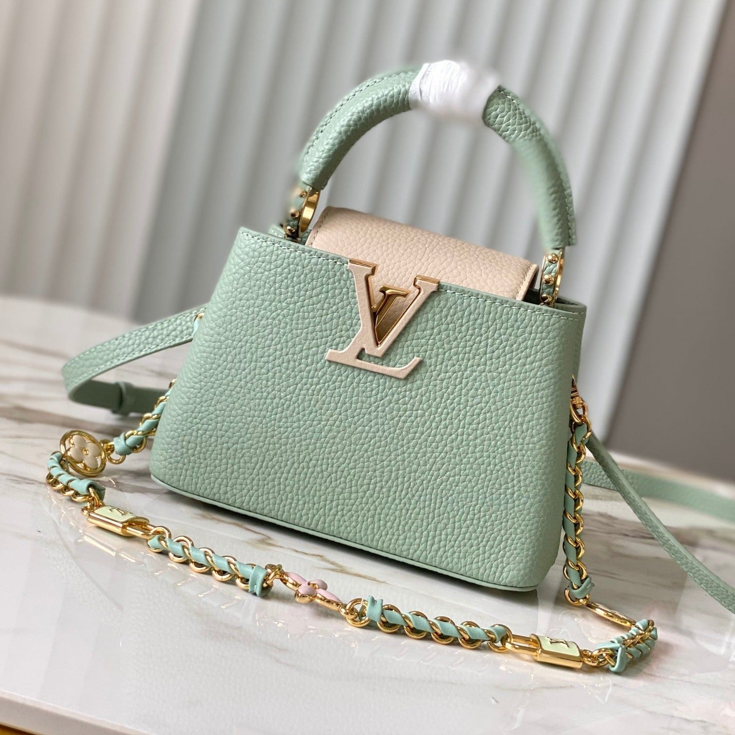 CAPUCINES MINI 21 CUIR TAURILLON VERT BEIGE QUINCAILLERIE OR
