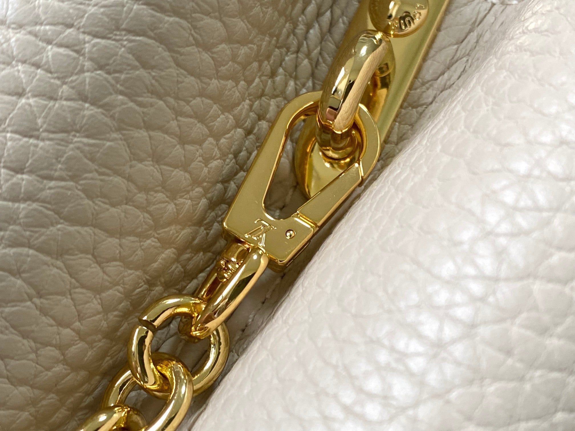 CAPUCINES BB 27 BEIGE BLEU NUAGE CUIR TAURILLON QUINCAILLERIE DORÉ