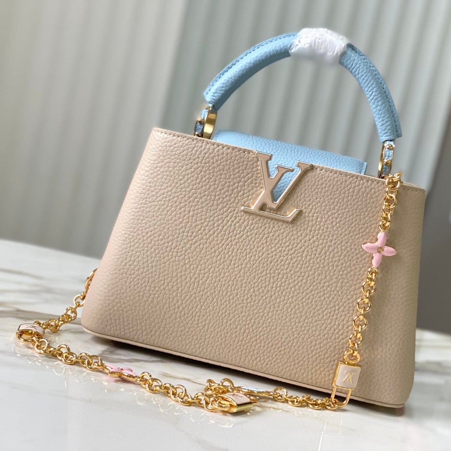 CAPUCINES BB 27 BEIGE BLEU NUAGE CUIR TAURILLON QUINCAILLERIE DORÉ
