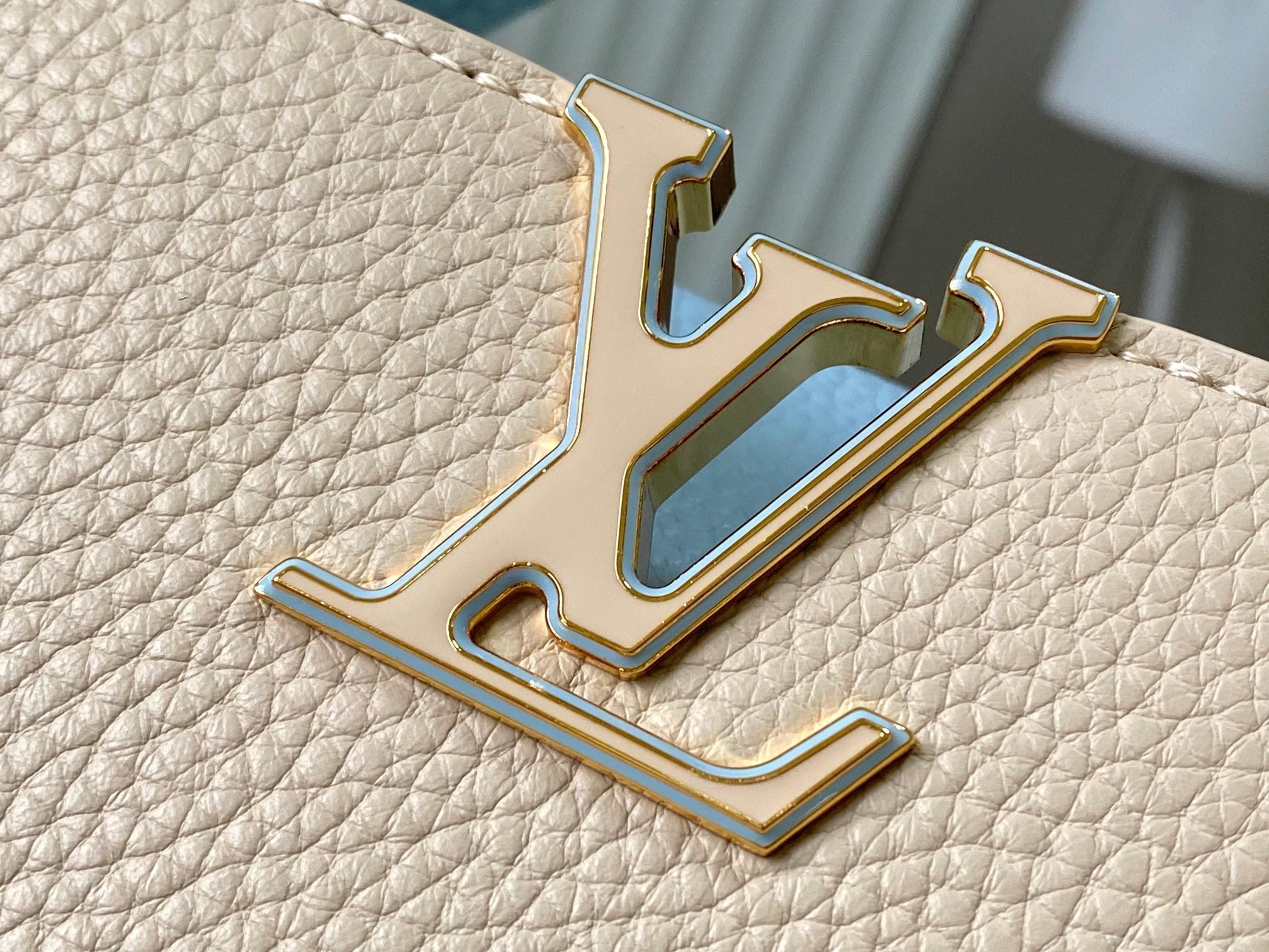 CAPUCINES BB 27 BEIGE CLOUD BLUE TAURILLON LEATHER GOLD HARDWARE