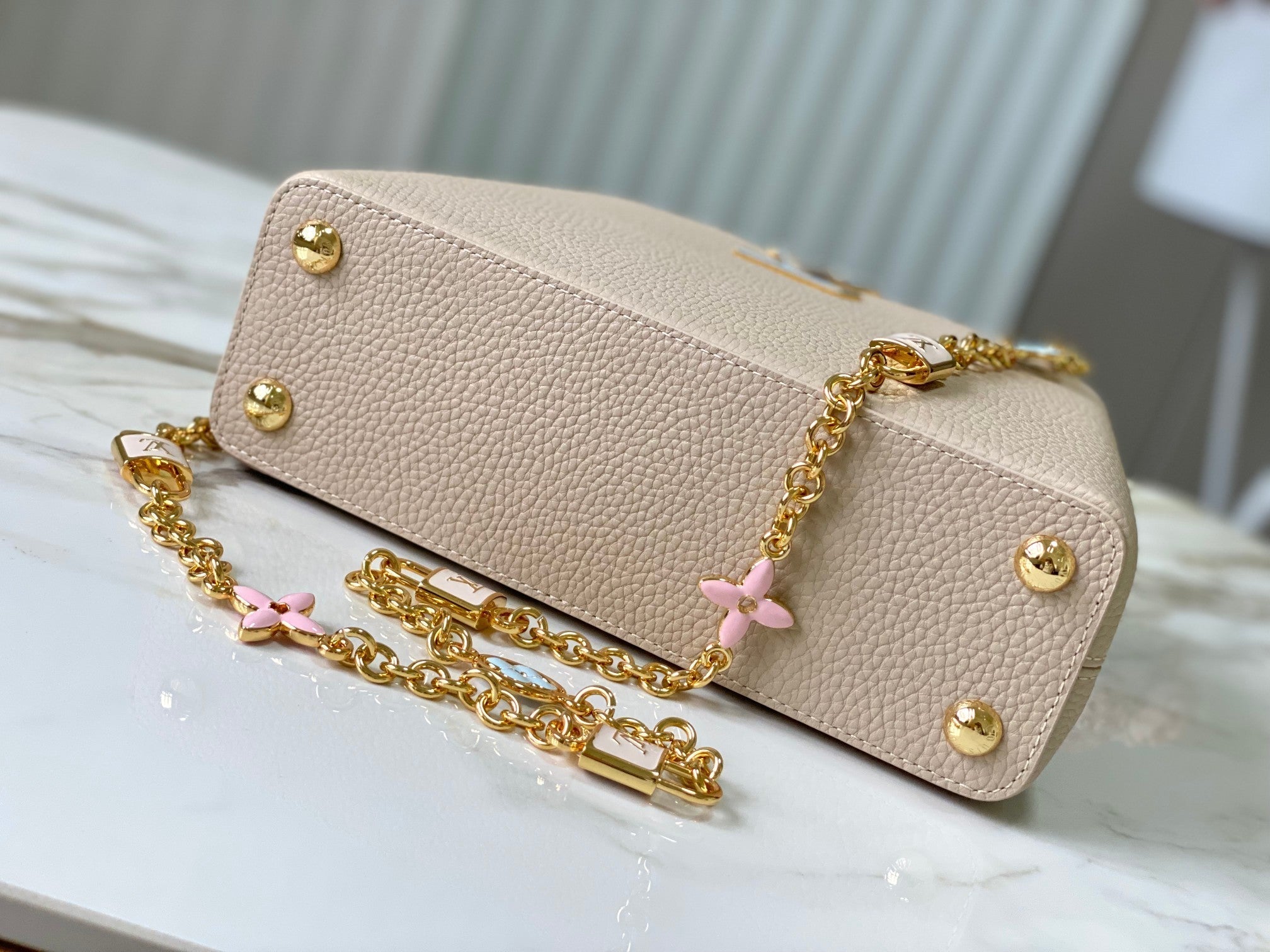 CAPUCINES BB 27 BEIGE CLOUD BLUE TAURILLON LEATHER GOLD HARDWARE