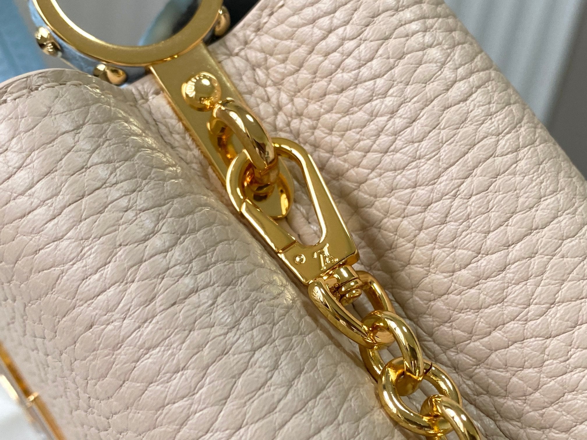 CAPUCINES MINI 21 BEIGE BLEU NUAGE CUIR TAURILLON QUINCAILLERIE DORÉ