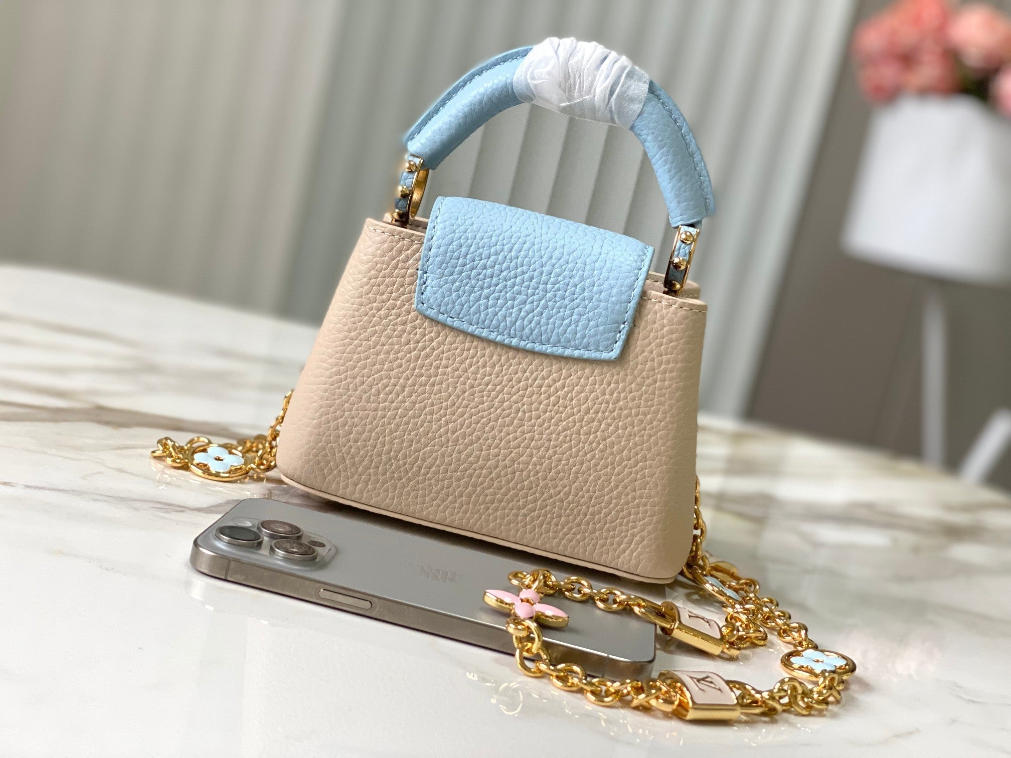 CAPUCINES NANO 16 BEIGE BLEU NUAGE CUIR TAURRILON QUINCAILLERIE DORÉ