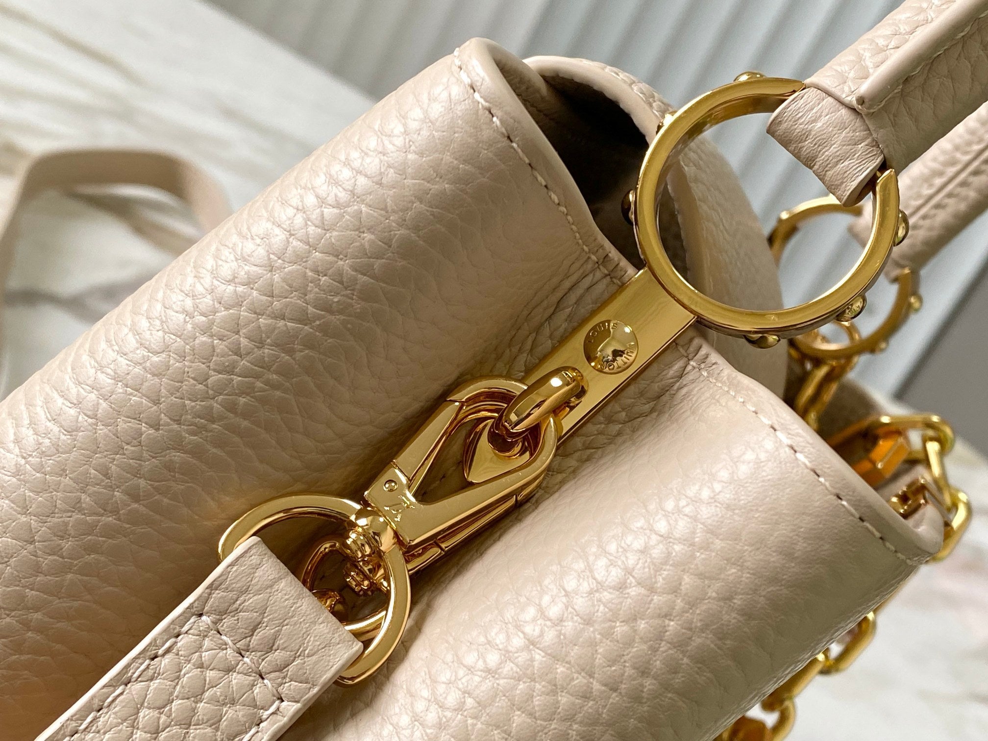 CAPUCINES BB 27CM CUIR TAURILLON BEIGE