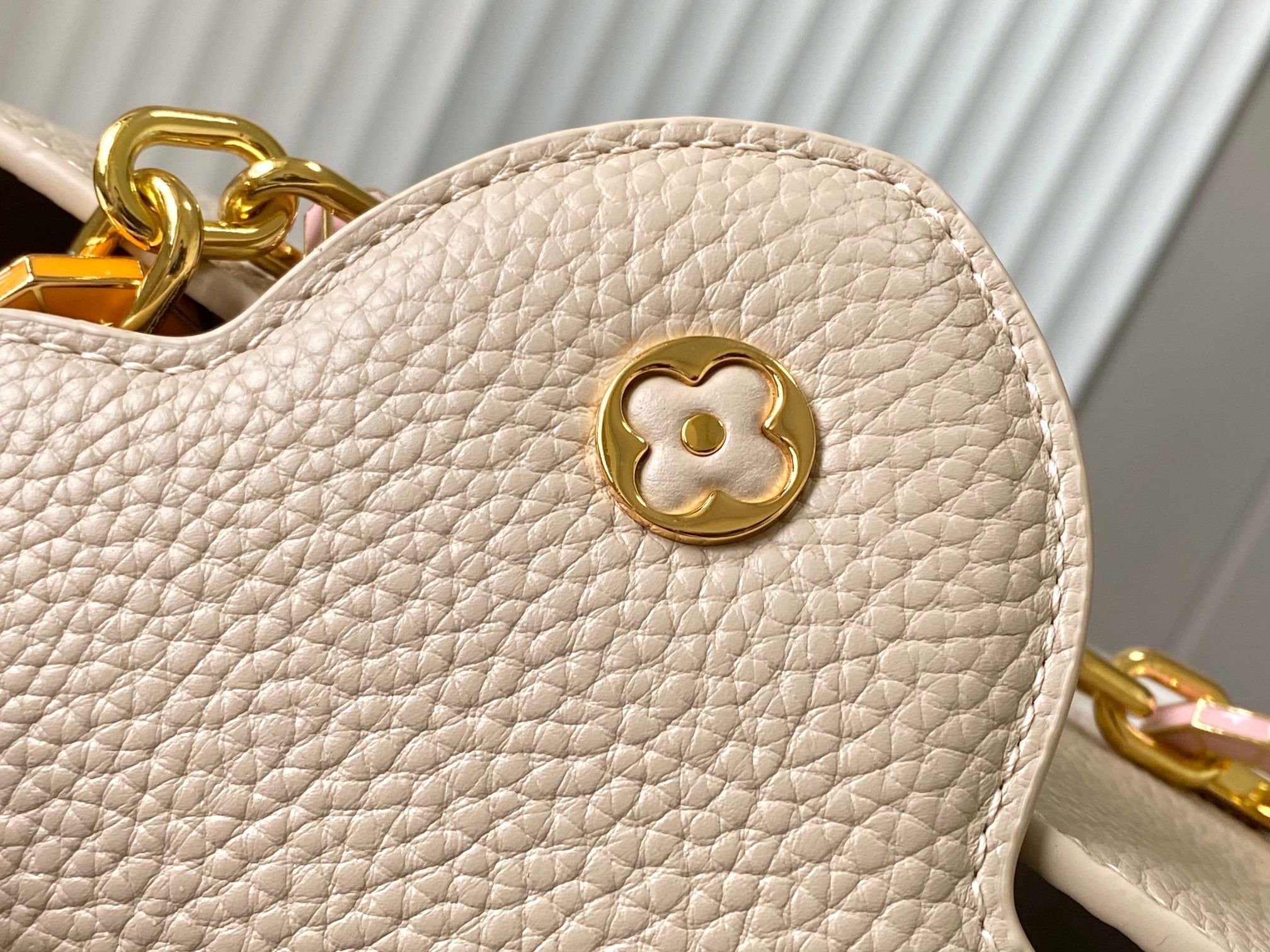 CAPUCINES BB 27CM CUIR TAURILLON BEIGE