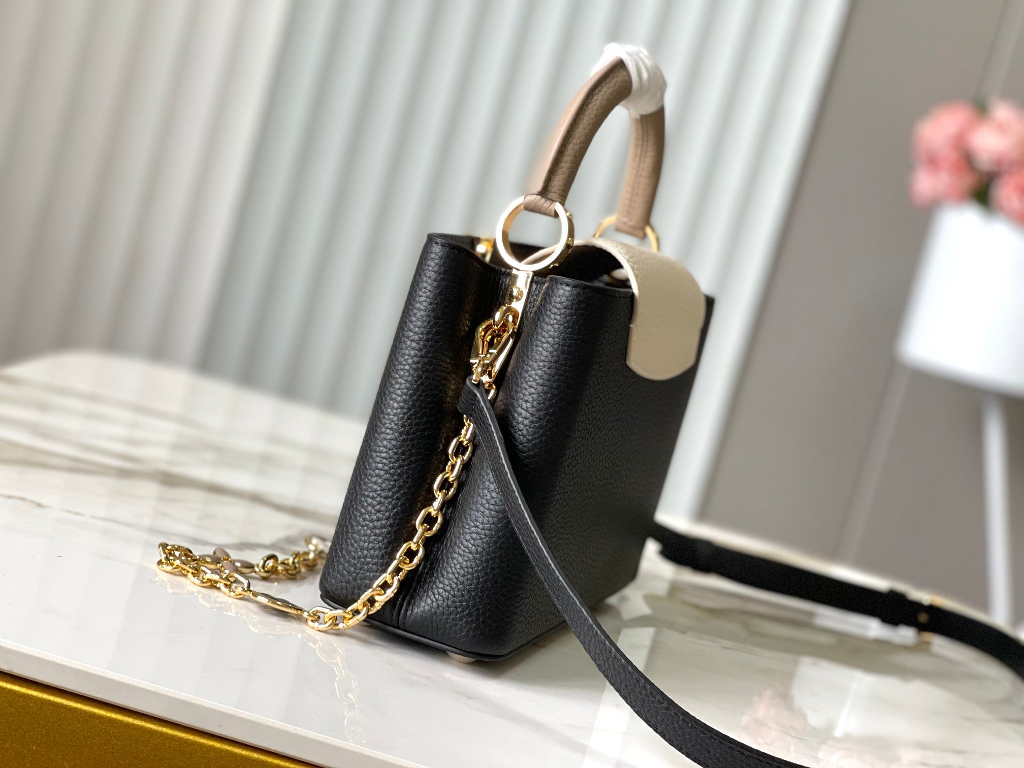 CAPUCINES BB 27 EN NOIR MIX BLANC TAURILLON QUINCAILLERIE OR