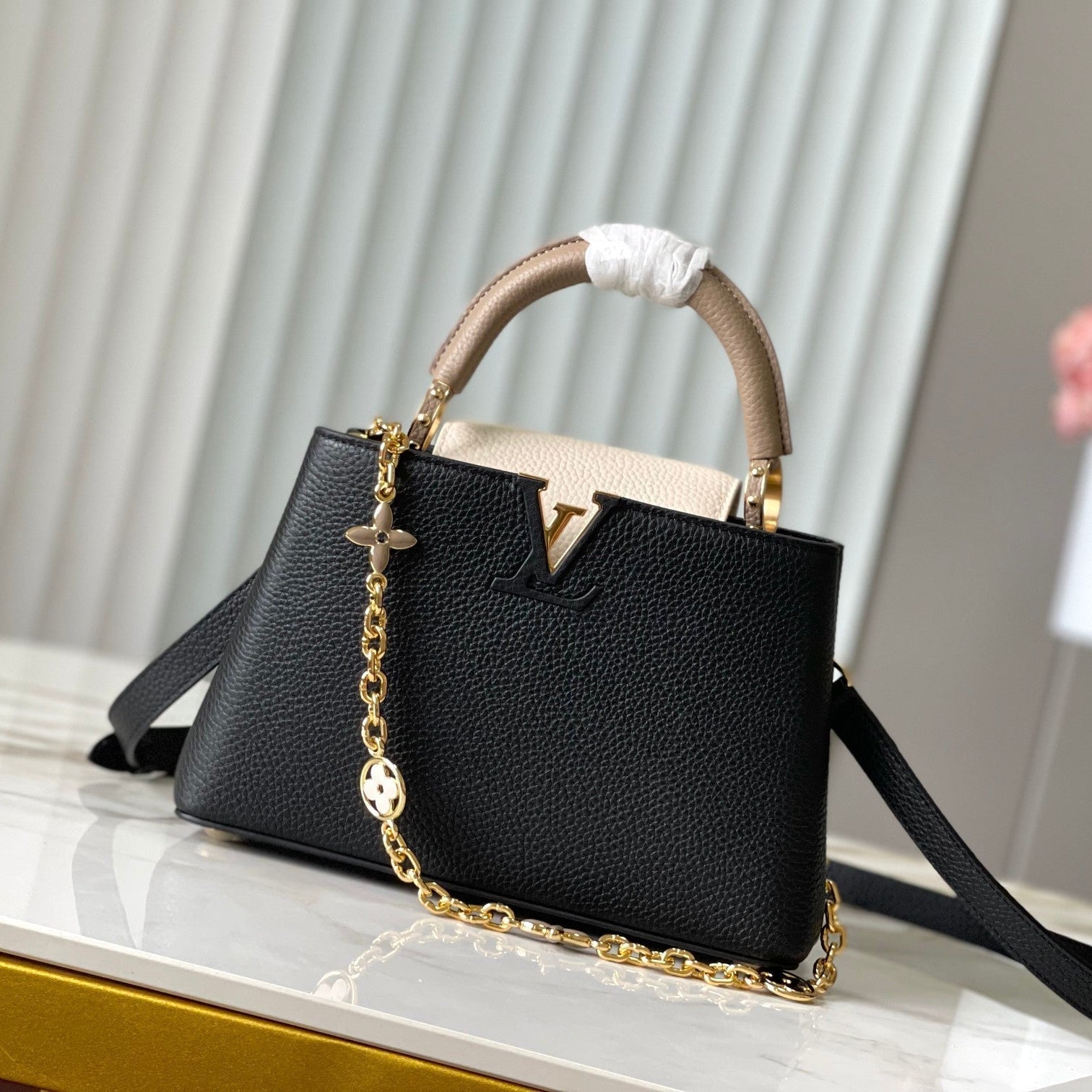 CAPUCINES BB 27 EN NOIR MIX BLANC TAURILLON QUINCAILLERIE OR