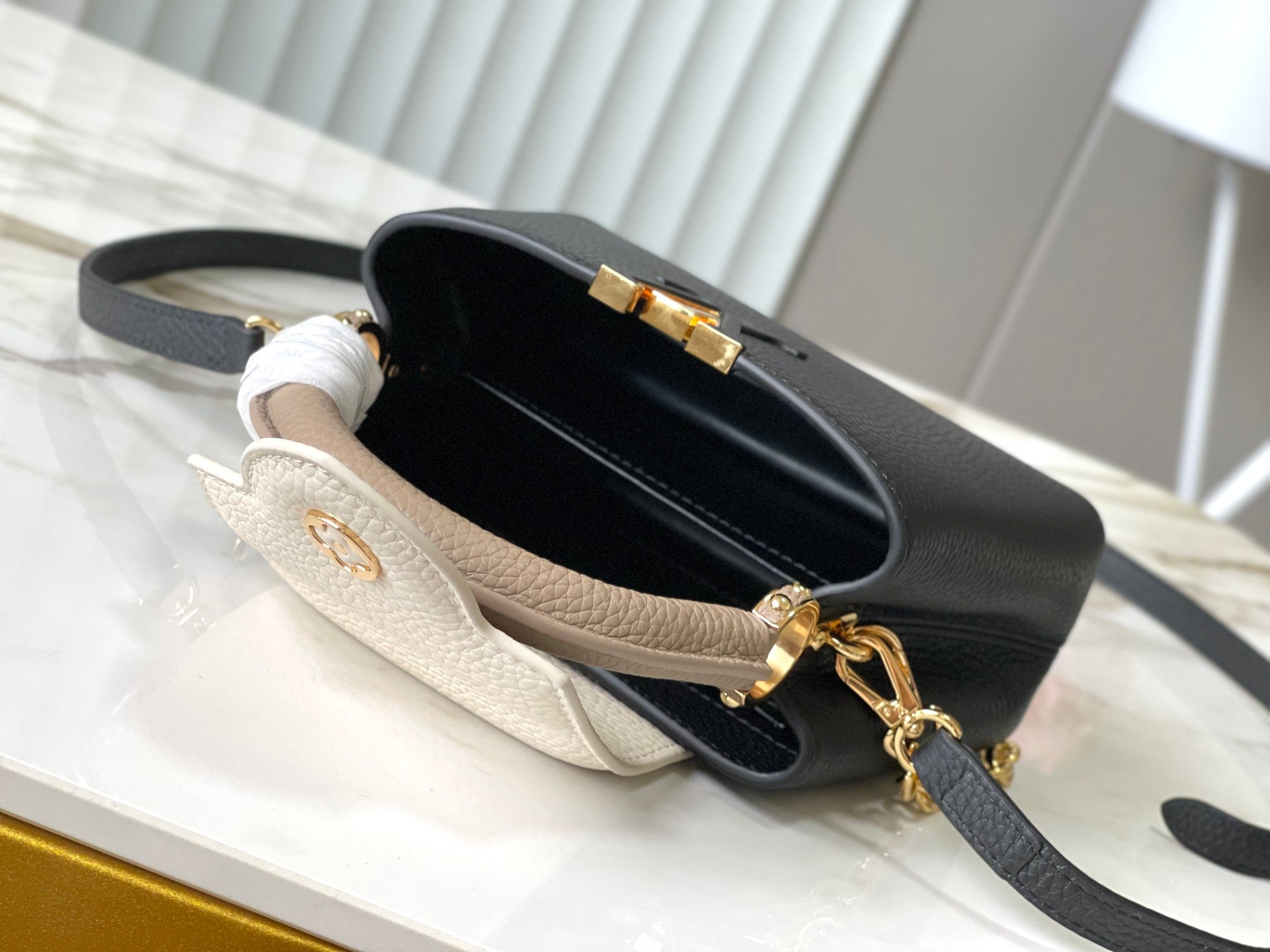 CAPUCINES MINI 21 EN NOIR MIX BLANC TAURILLON QUINCAILLERIE OR