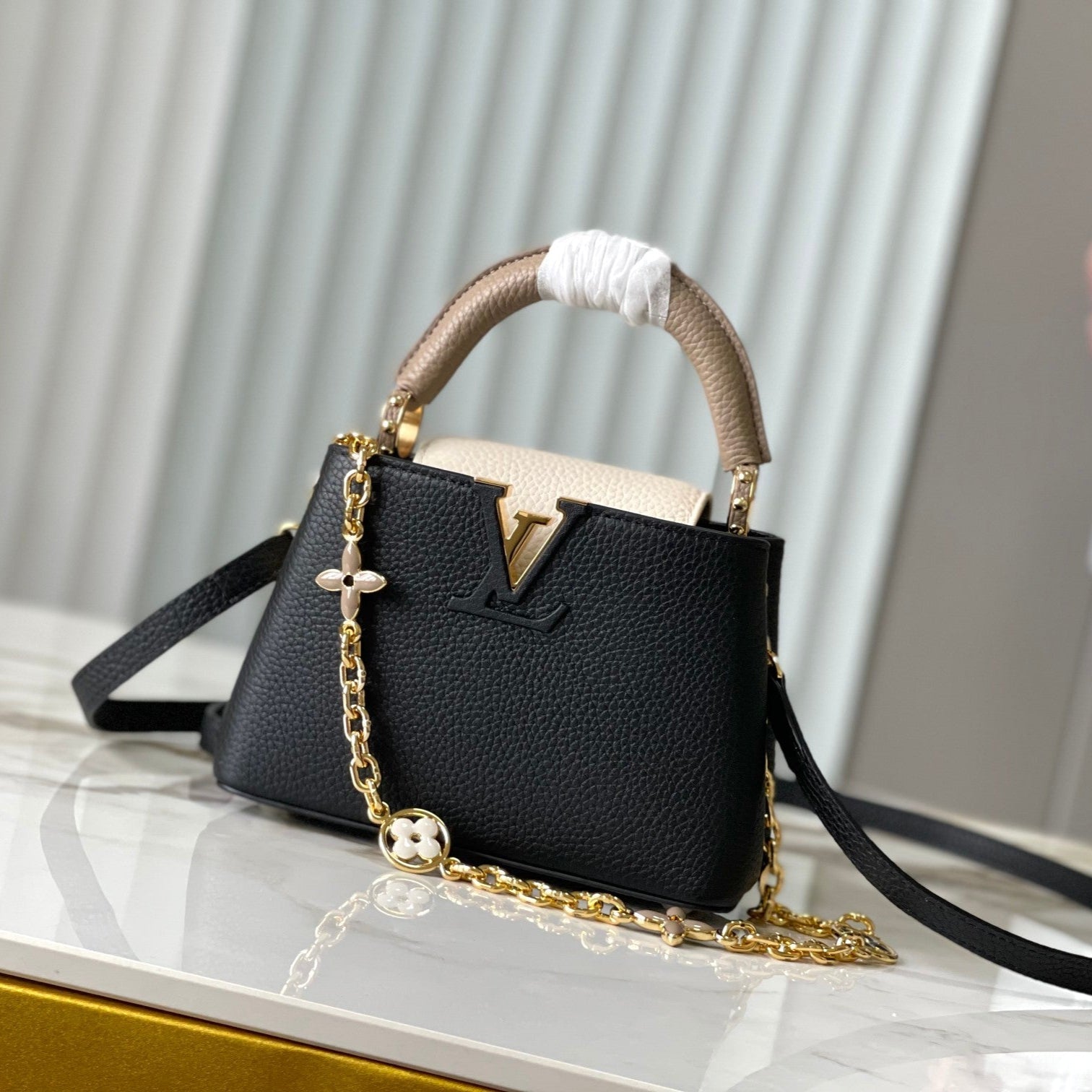 CAPUCINES MINI 21 EN NOIR MIX BLANC TAURILLON QUINCAILLERIE OR