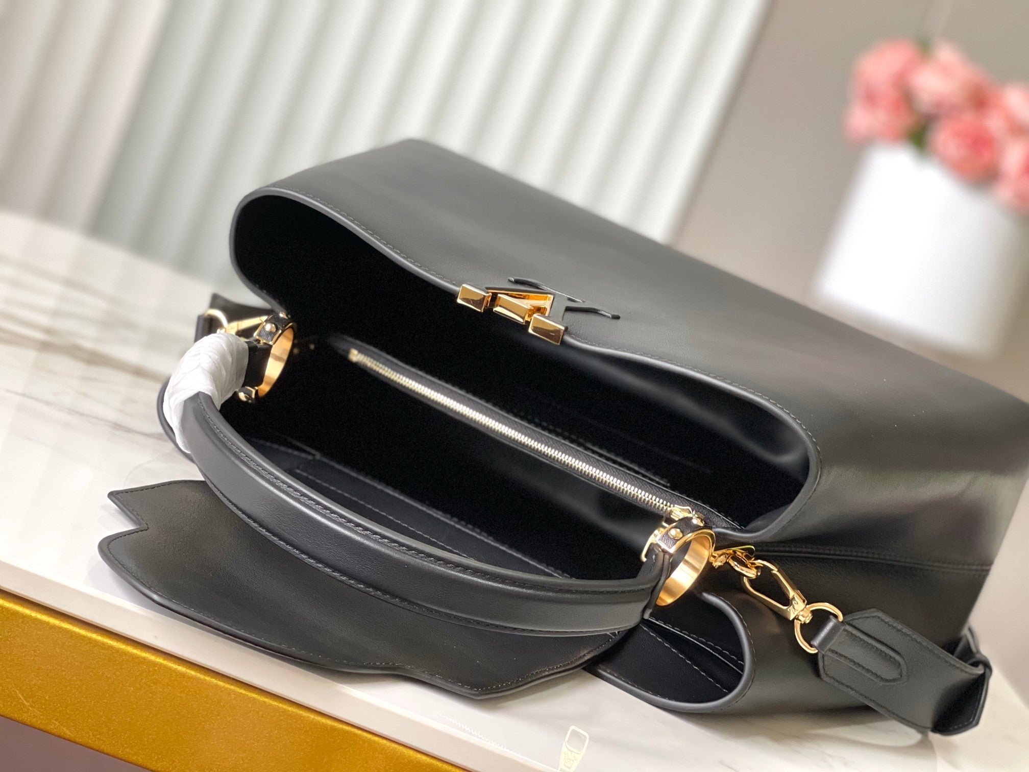CAPUCINES GM 38CM CUIR TAURILLON NOIR