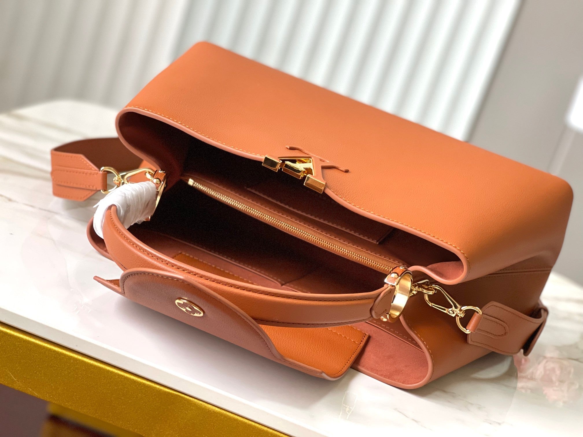 CAPUCINES GM 38CM CUIR TAURILLON MARRON ORANGE