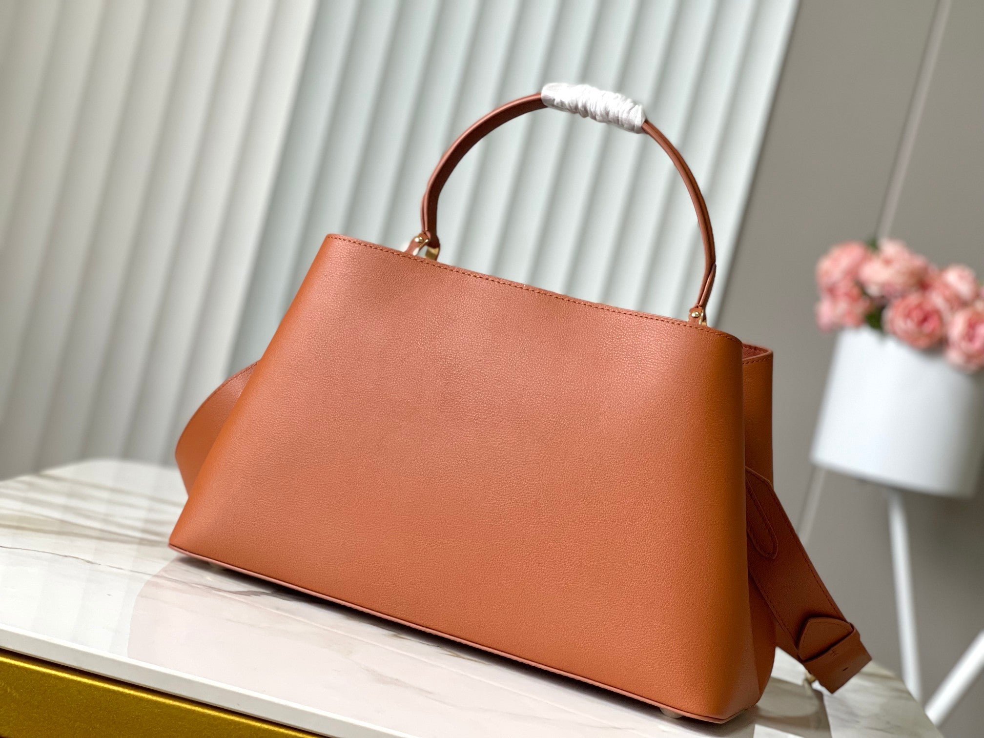 CAPUCINES GM 38CM CUIR TAURILLON MARRON ORANGE