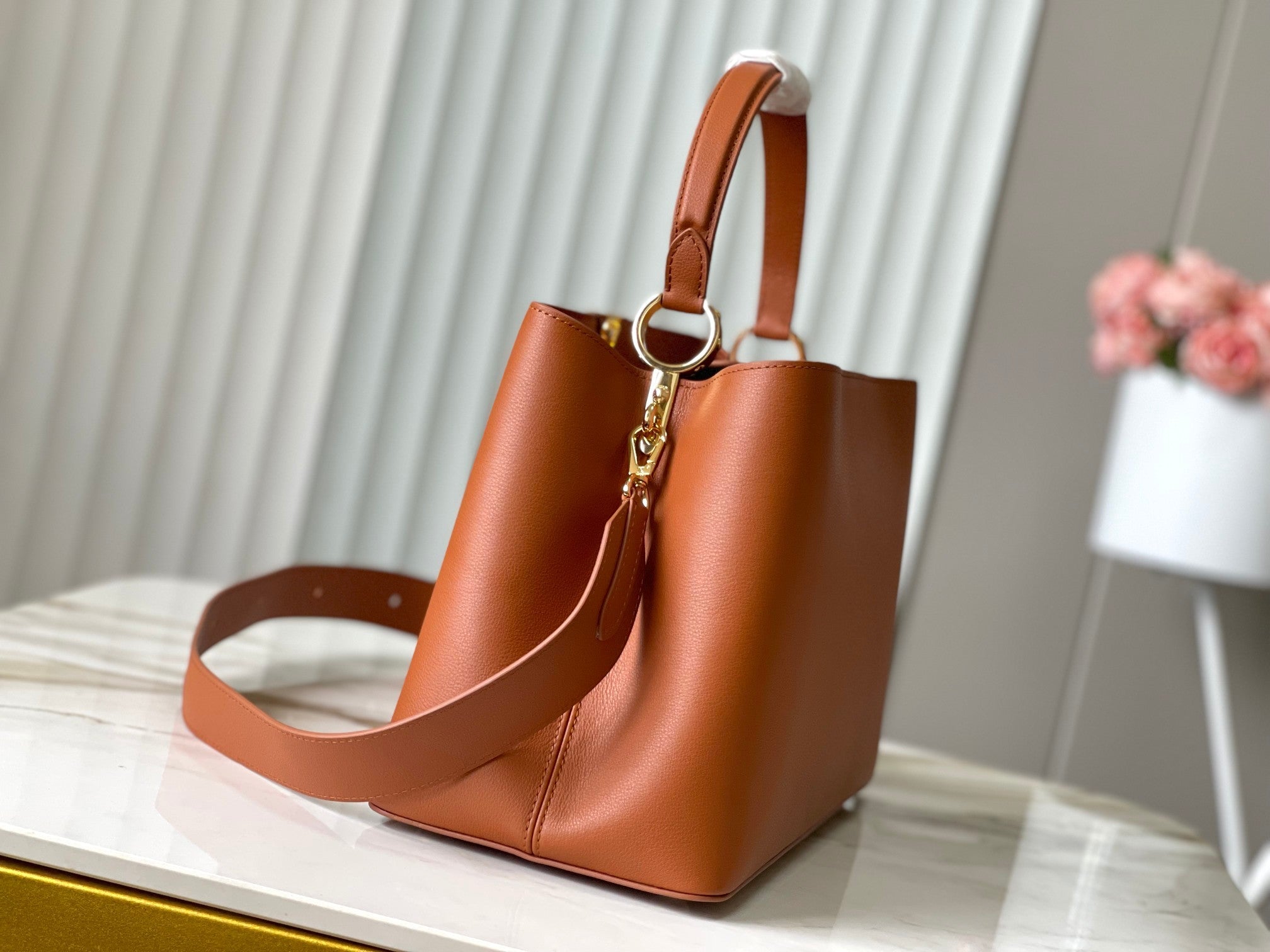 CAPUCINES GM 38CM CUIR TAURILLON MARRON ORANGE
