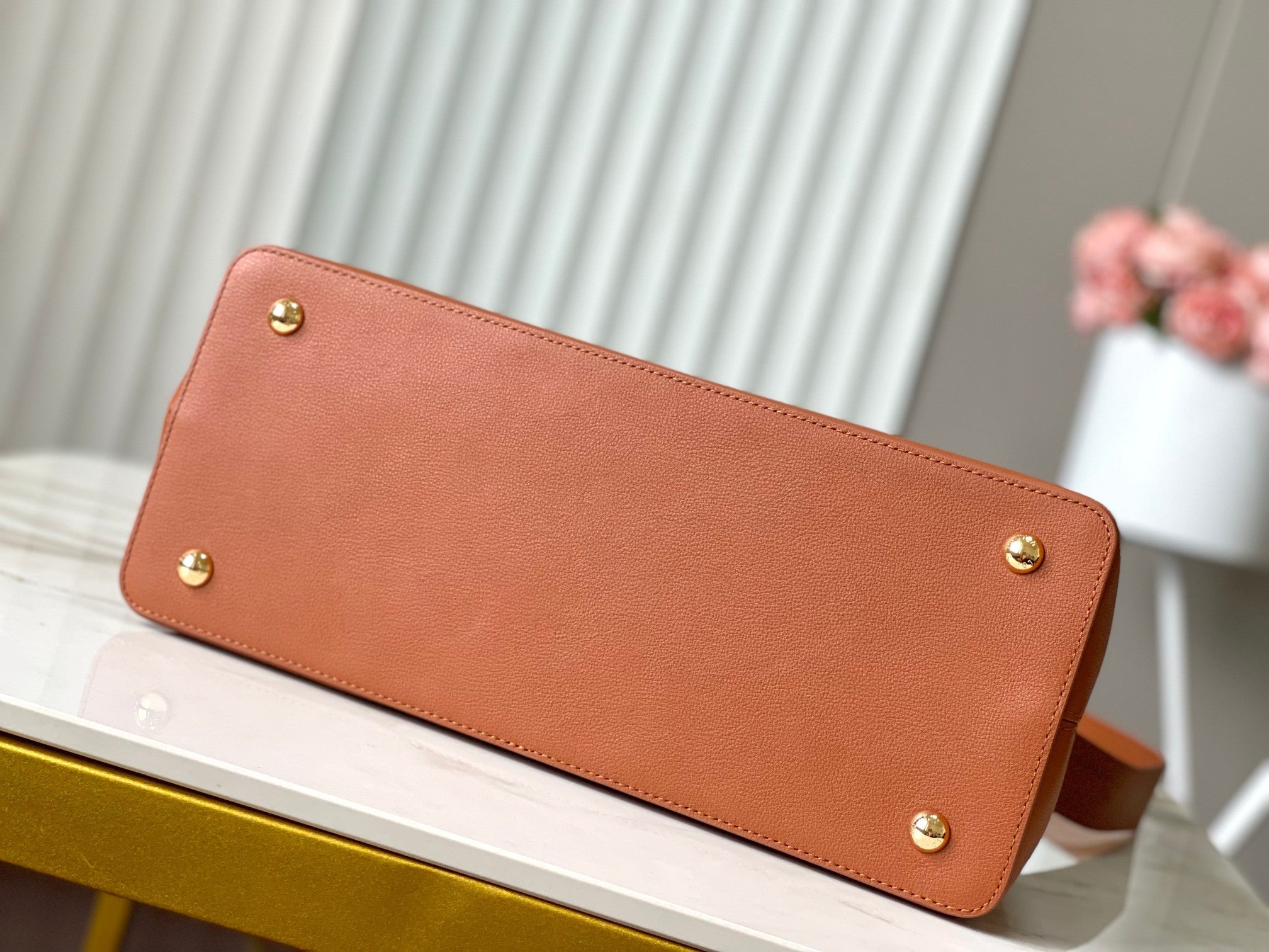 CAPUCINES GM 38CM CUIR TAURILLON MARRON ORANGE