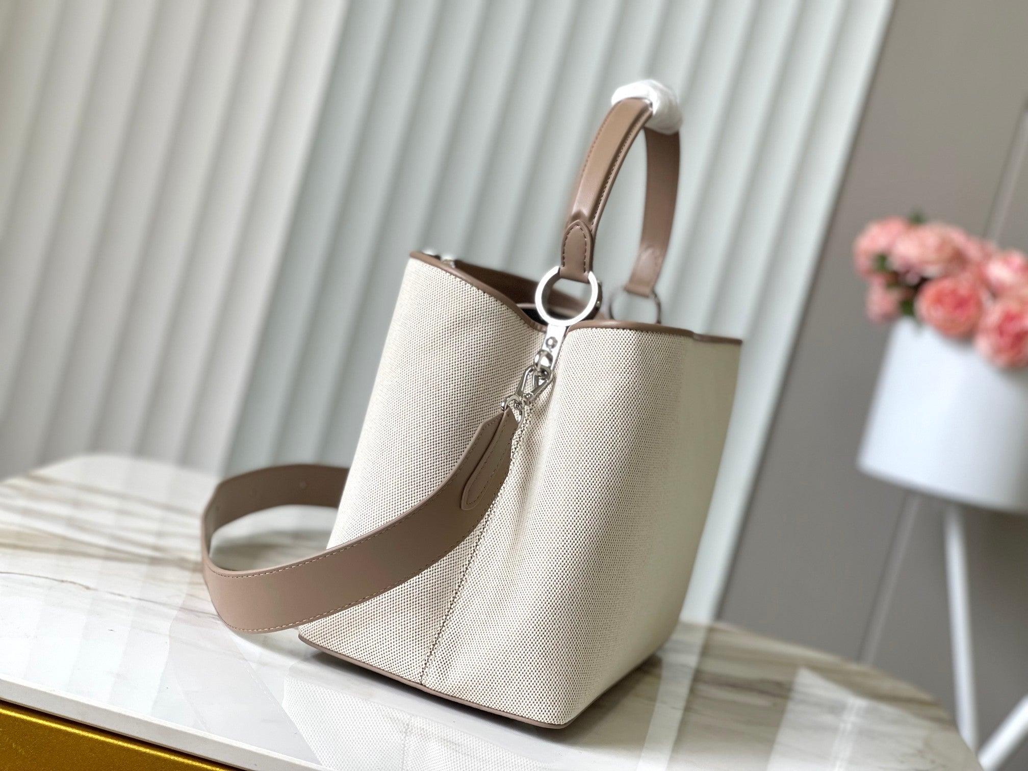CAPUCINES GM 38CM TOILE BEIGE CUIR DE VEAU MARRON