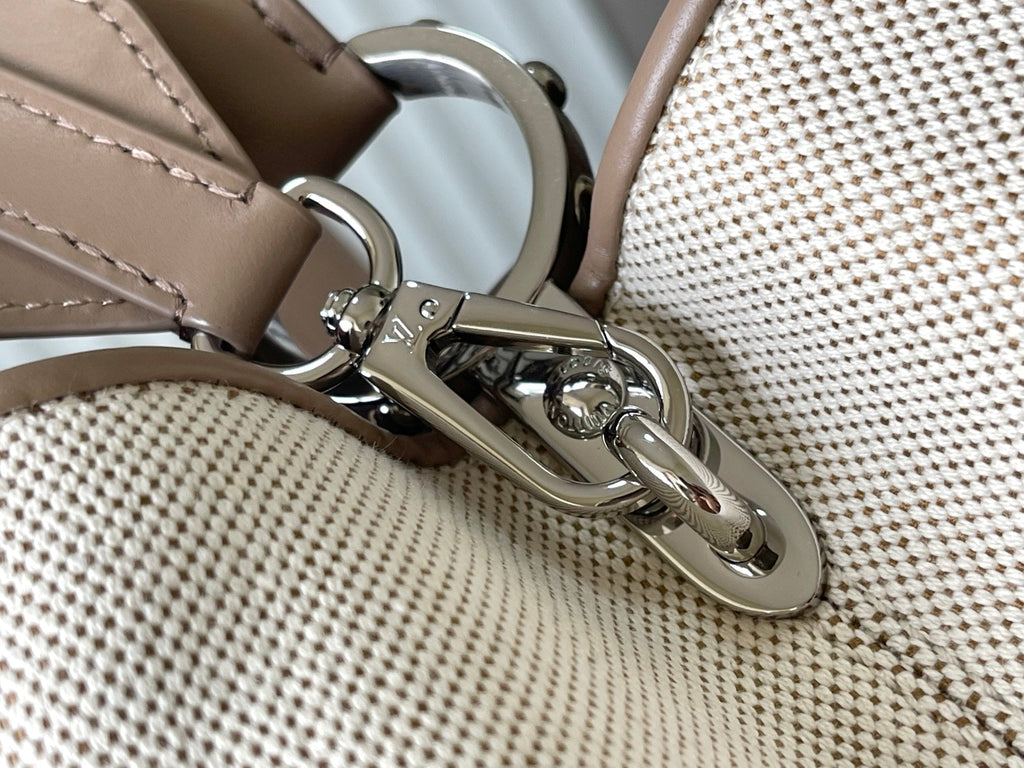 CAPUCINES SOUPLE GM 38 EN TOILE BLANCHE ET GARNITURES EN VEAU TAUPE
