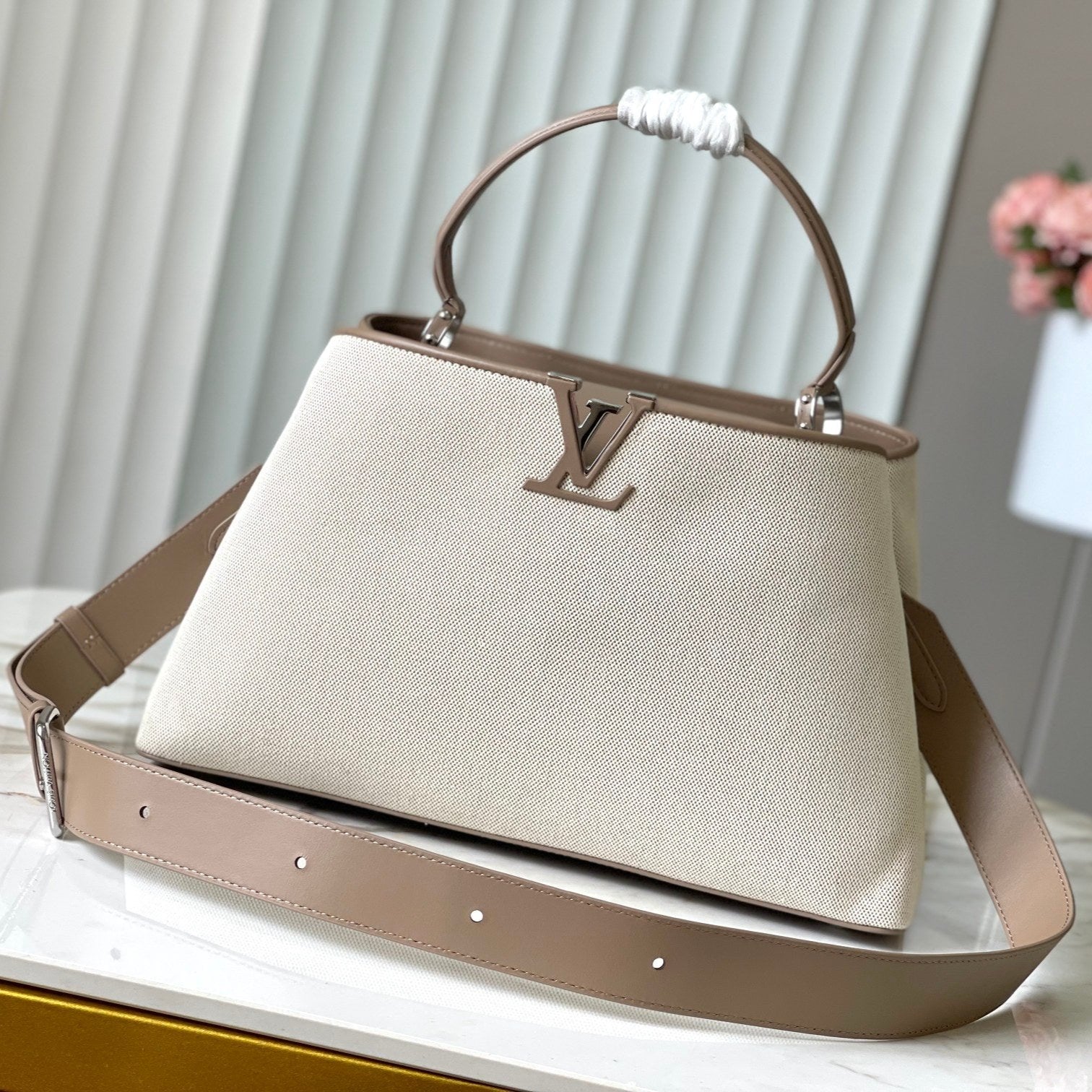 CAPUCINES GM 38CM TOILE BEIGE CUIR DE VEAU MARRON