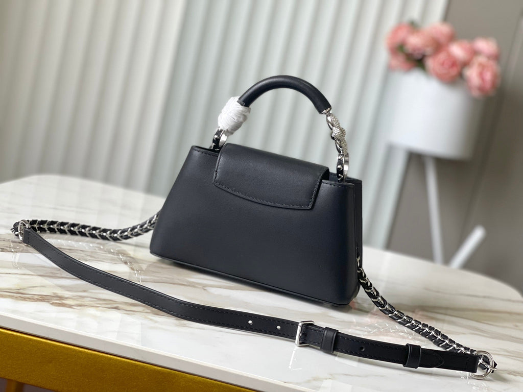 CAPUCINES EAST-WEST MINI 22 EN PEAU DE MOUTON NOIRE, CRISTAL ET ACIER ARGENT