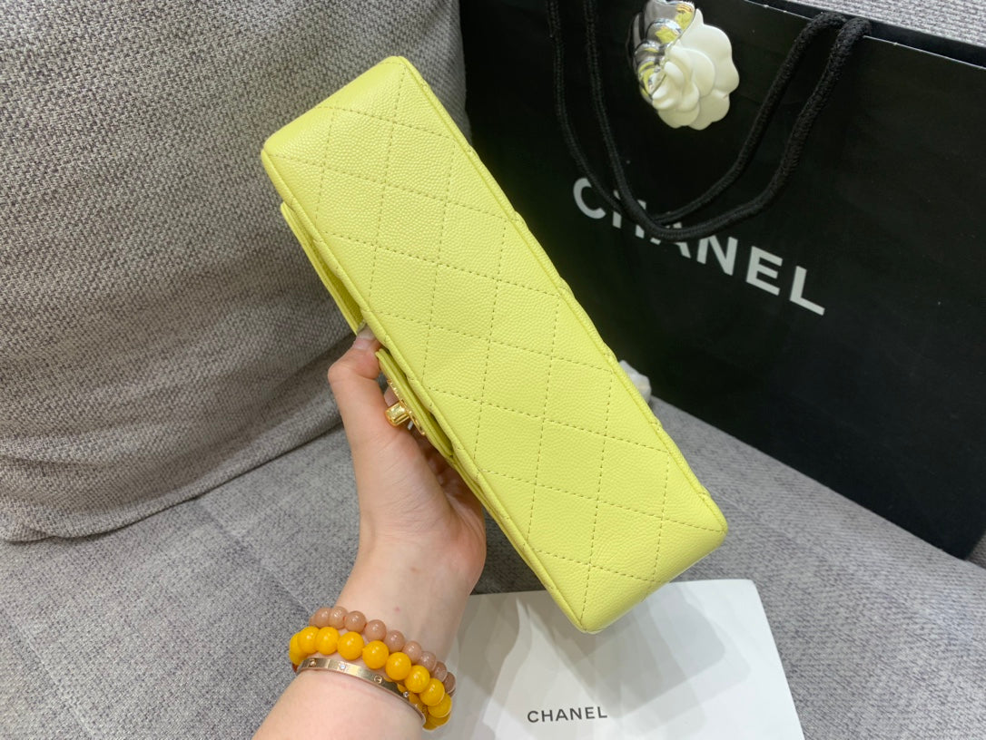 SMALL CLASSIC FLAP BAG 23CM YELLOW CAVIAR GOLD HARDWARE