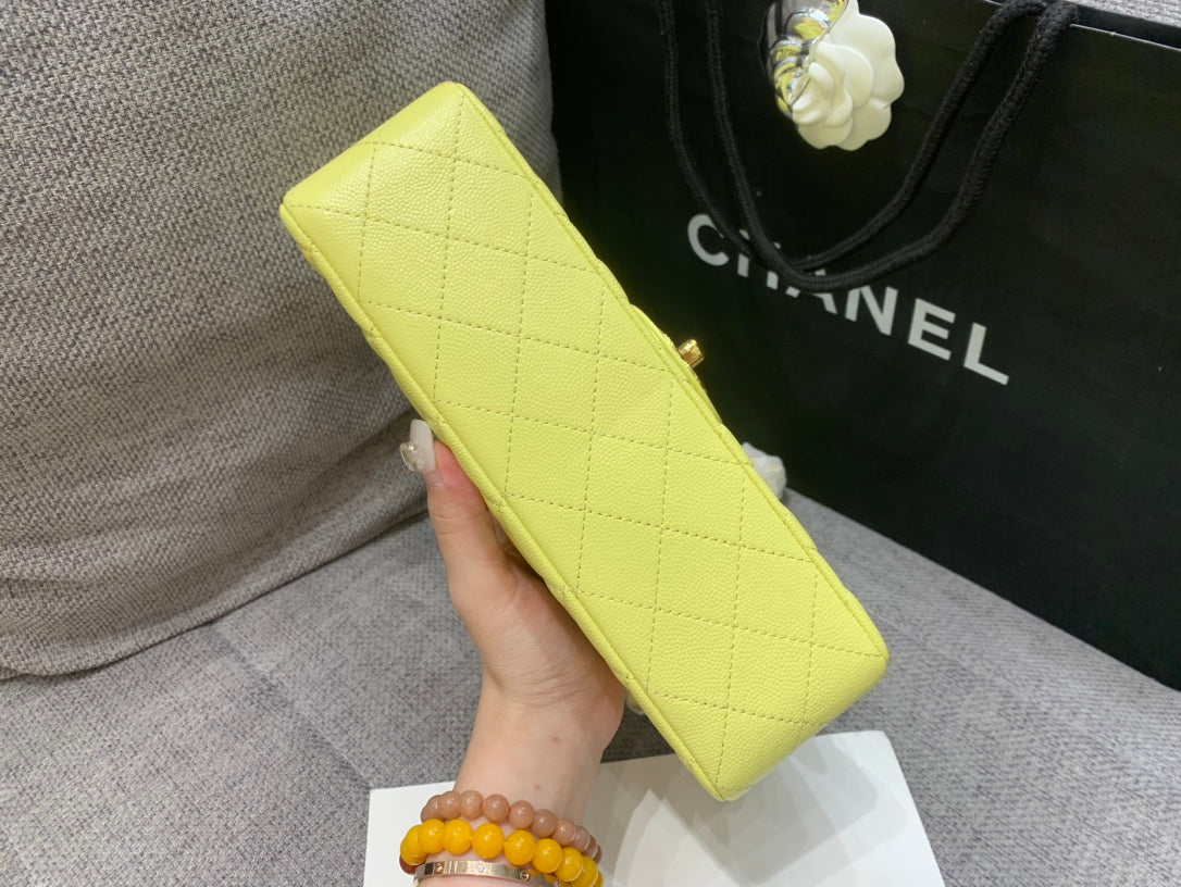 PETIT SAC À RABAT CLASSIQUE 23CM CAVIAR JAUNE QUINCAILLERIE OR 