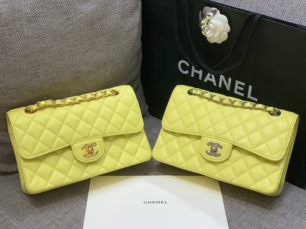PETIT SAC À RABAT CLASSIQUE 23CM CAVIAR JAUNE QUINCAILLERIE OR 