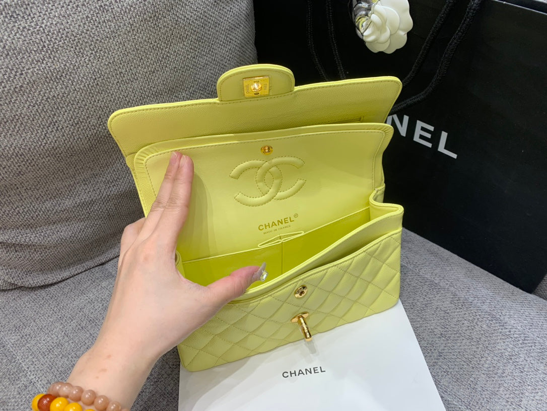 SMALL CLASSIC FLAP BAG 23CM YELLOW CAVIAR GOLD HARDWARE