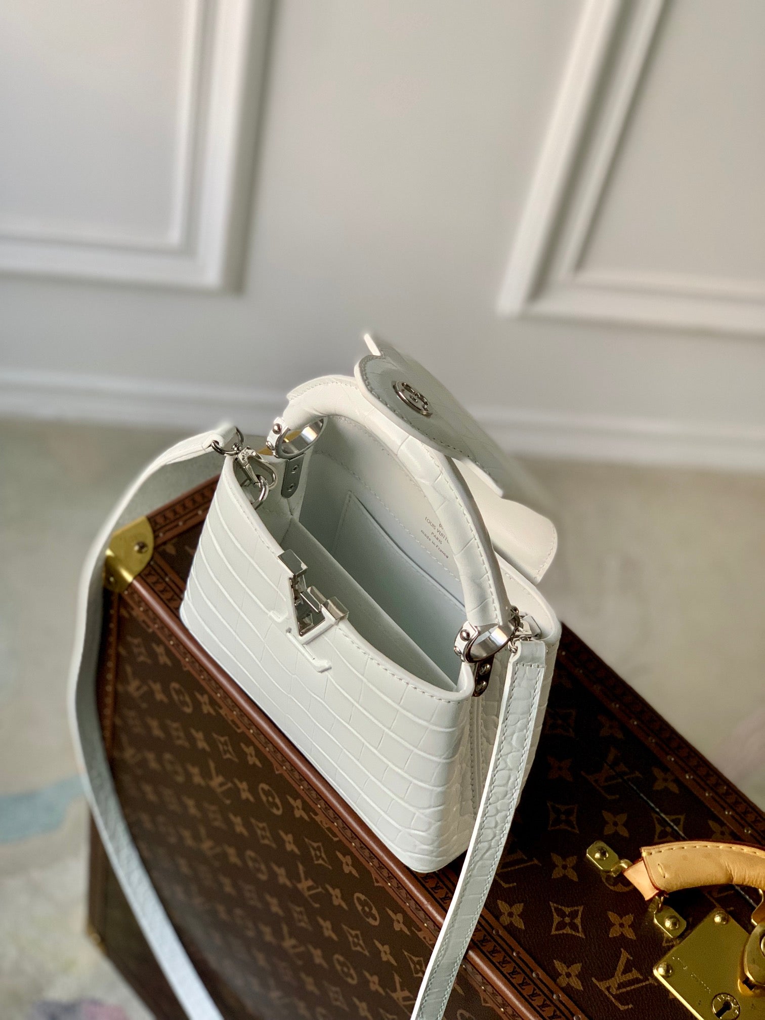 CAPUCINES MINI 21 CUIR DE VEAU BLANC EMBOSSÉ CROCODILE ACIER ARGENTÉ