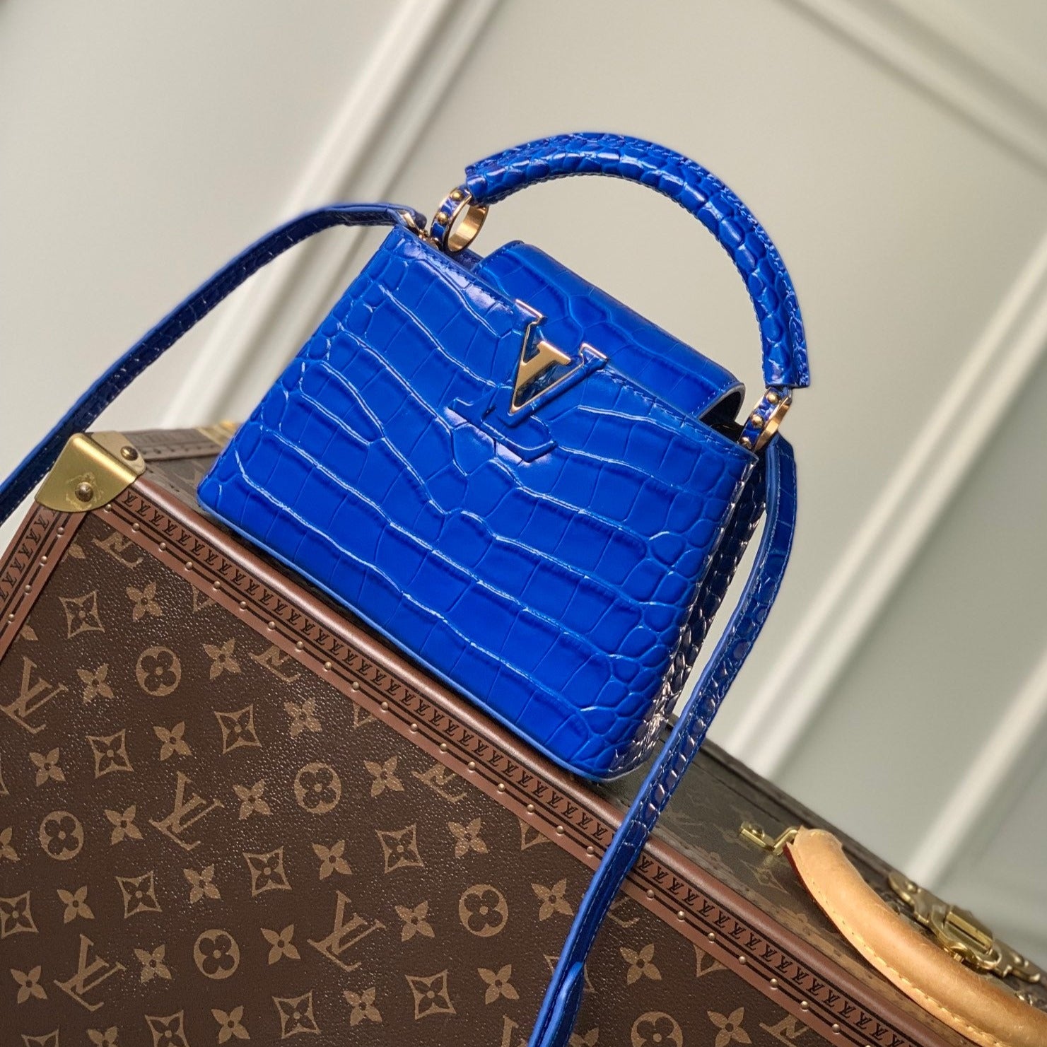 CAPUCINES MINI 21 CUIR DE VEAU EMBOSSÉ CROCODILE BLEU COBALT ACIER DORÉ