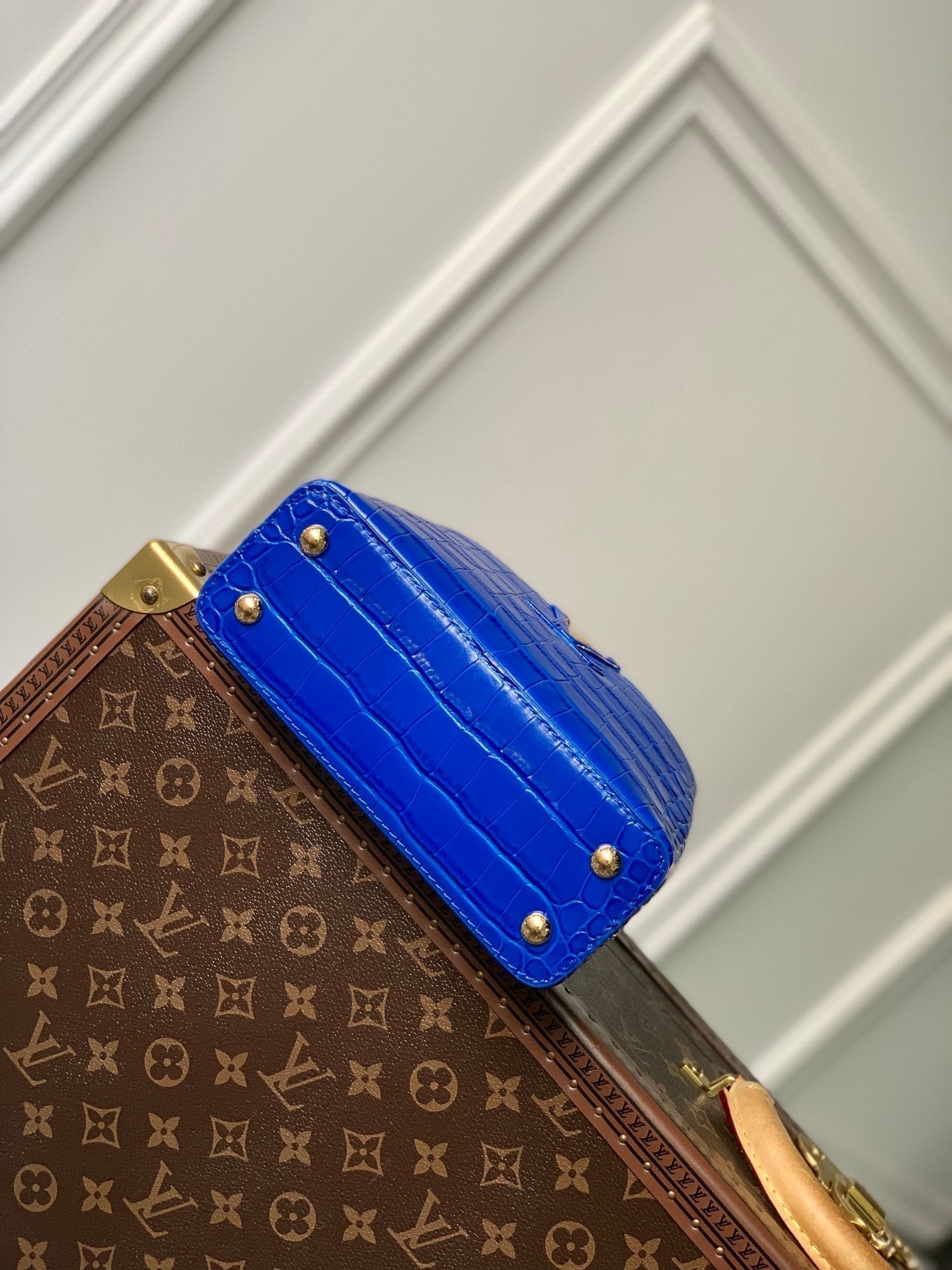 CAPUCINES MINI 21 CUIR DE VEAU EMBOSSÉ CROCODILE BLEU COBALT ACIER DORÉ