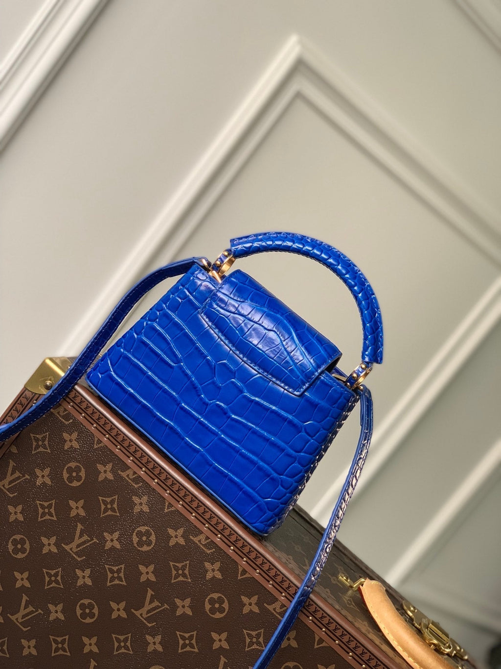 CAPUCINES MINI 21 CUIR DE VEAU EMBOSSÉ CROCODILE BLEU COBALT ACIER DORÉ